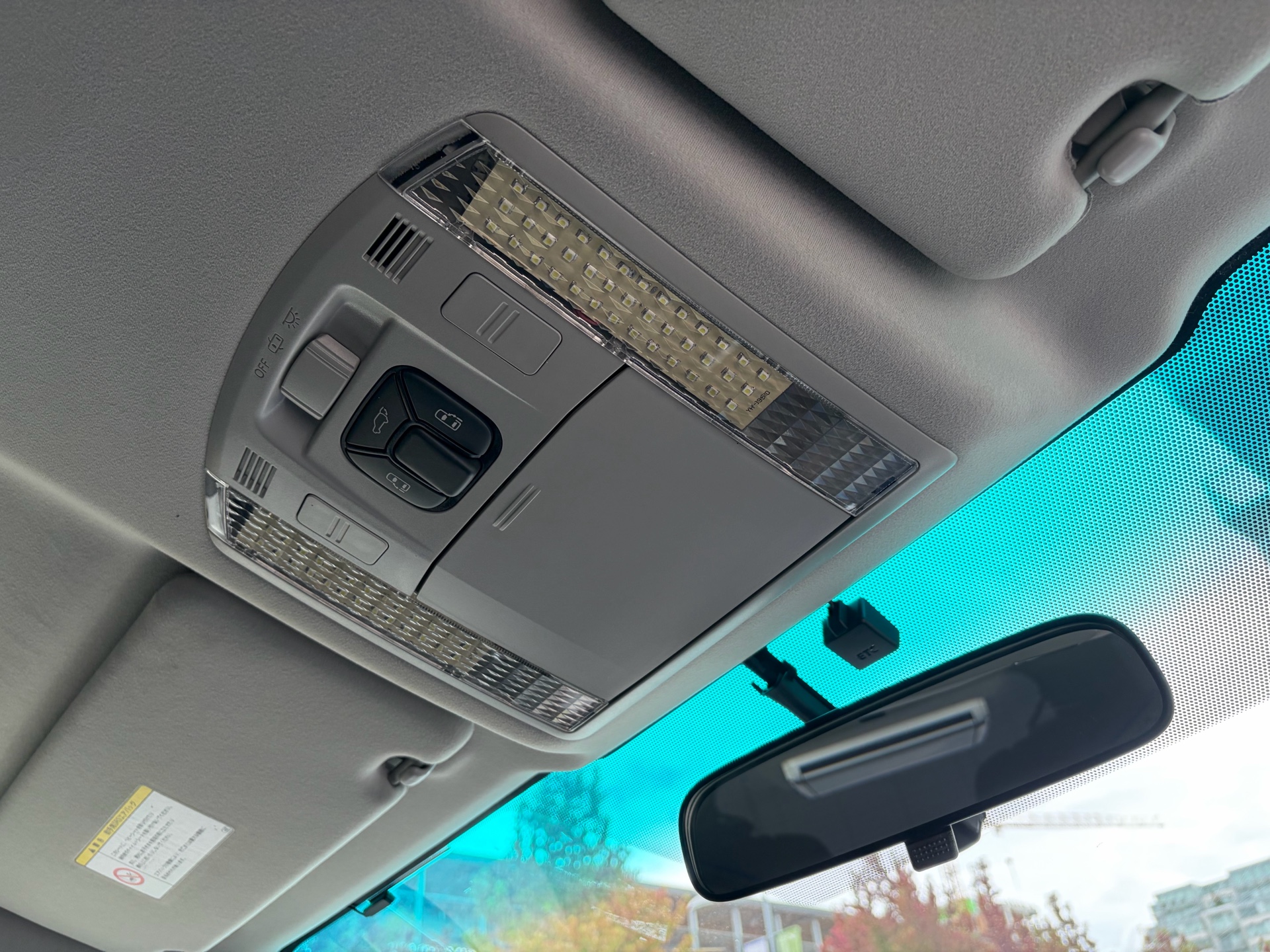 Vehicle photo 23