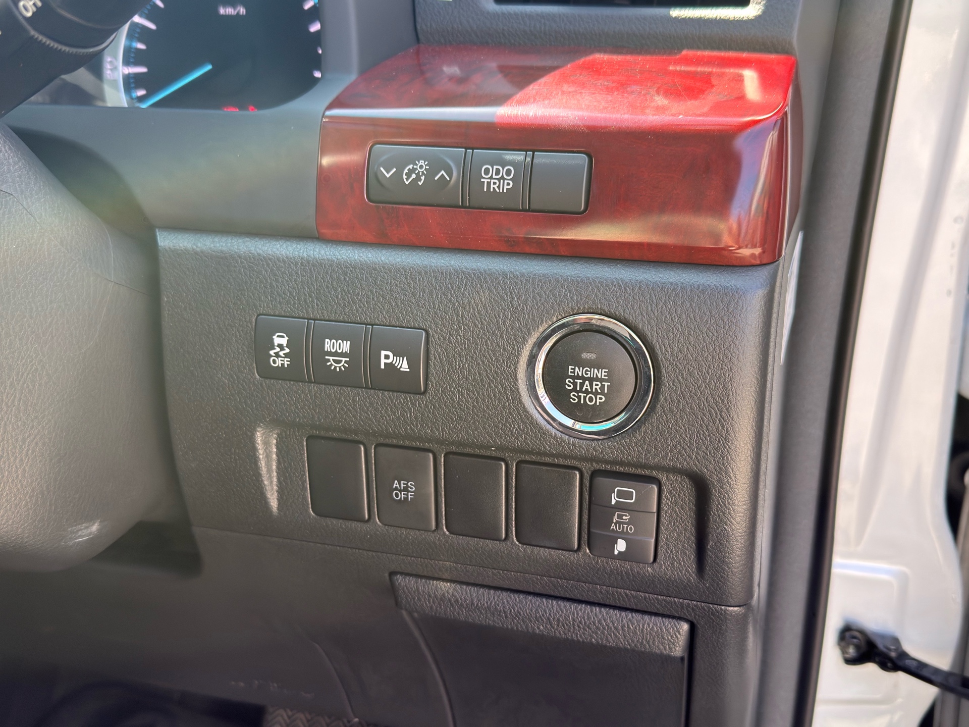 Vehicle photo 10