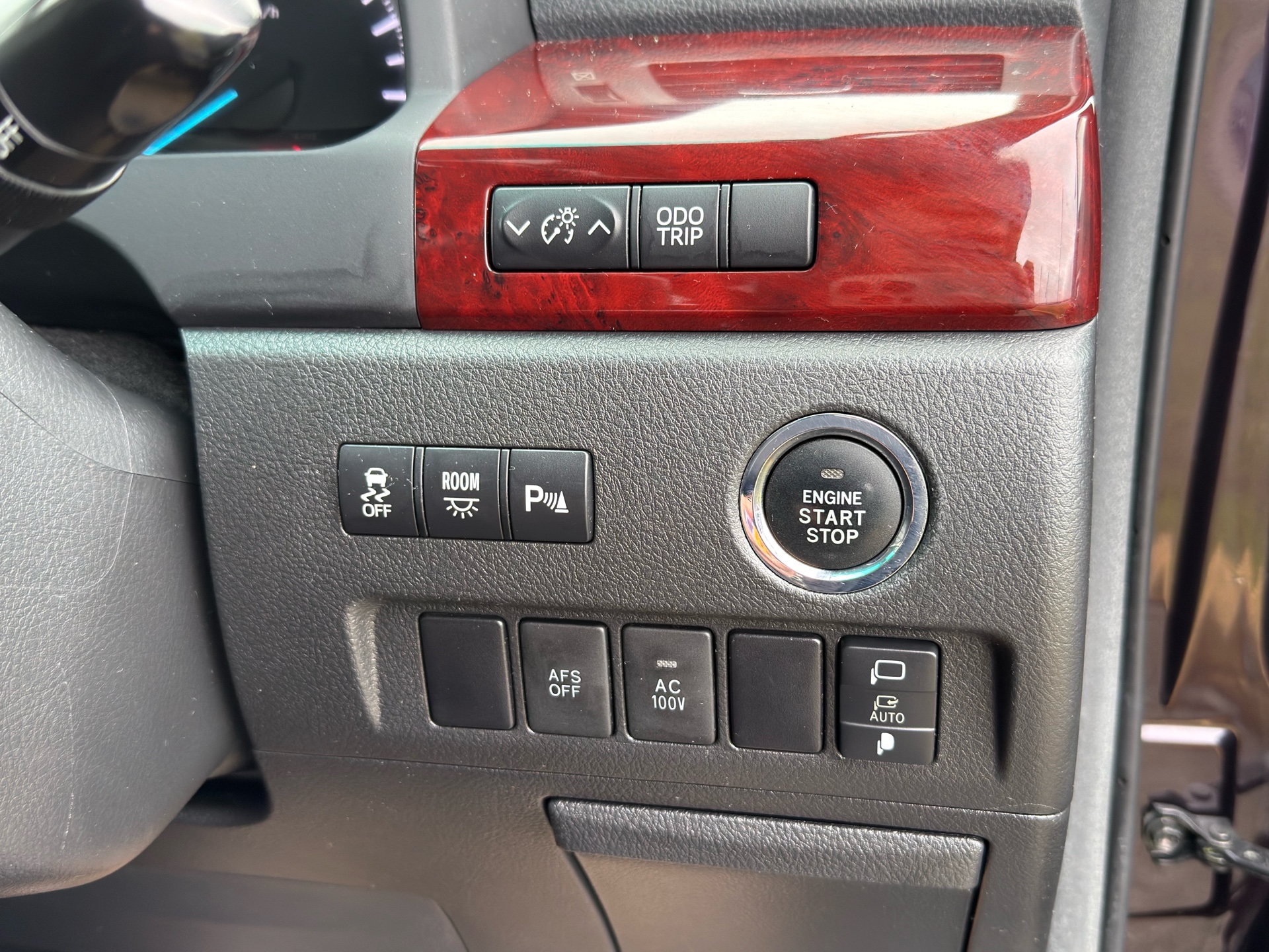 Vehicle photo 11