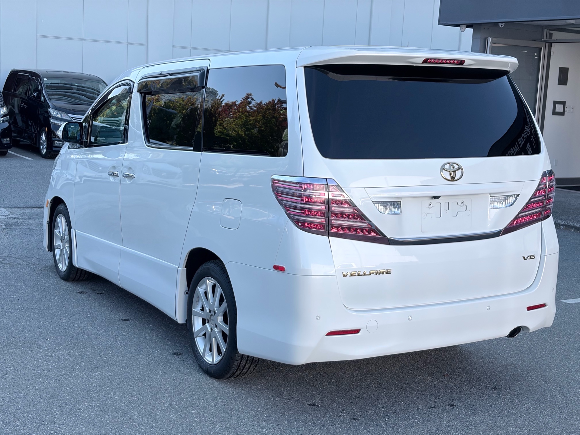 Vehicle photo 5