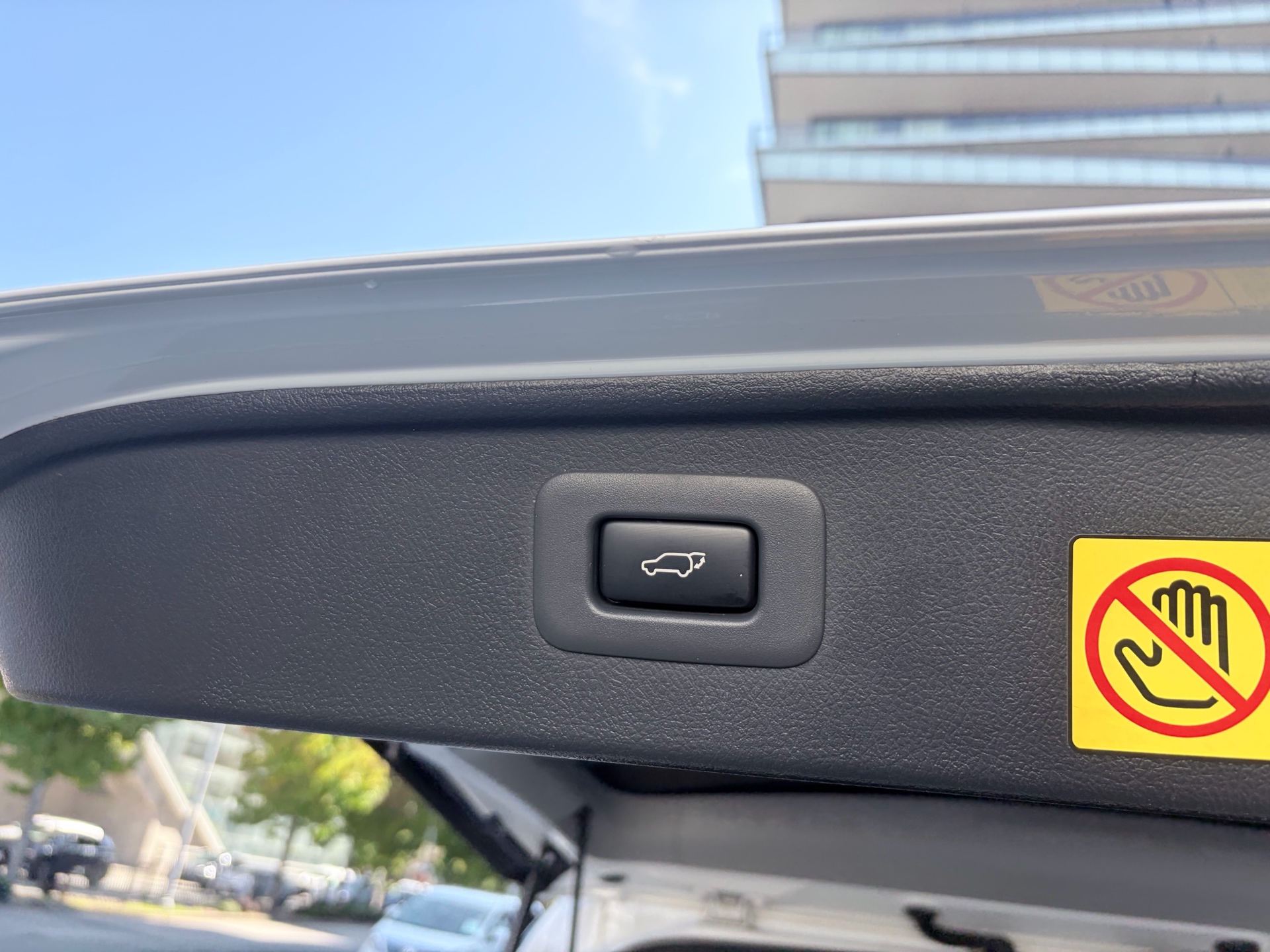Vehicle photo 21