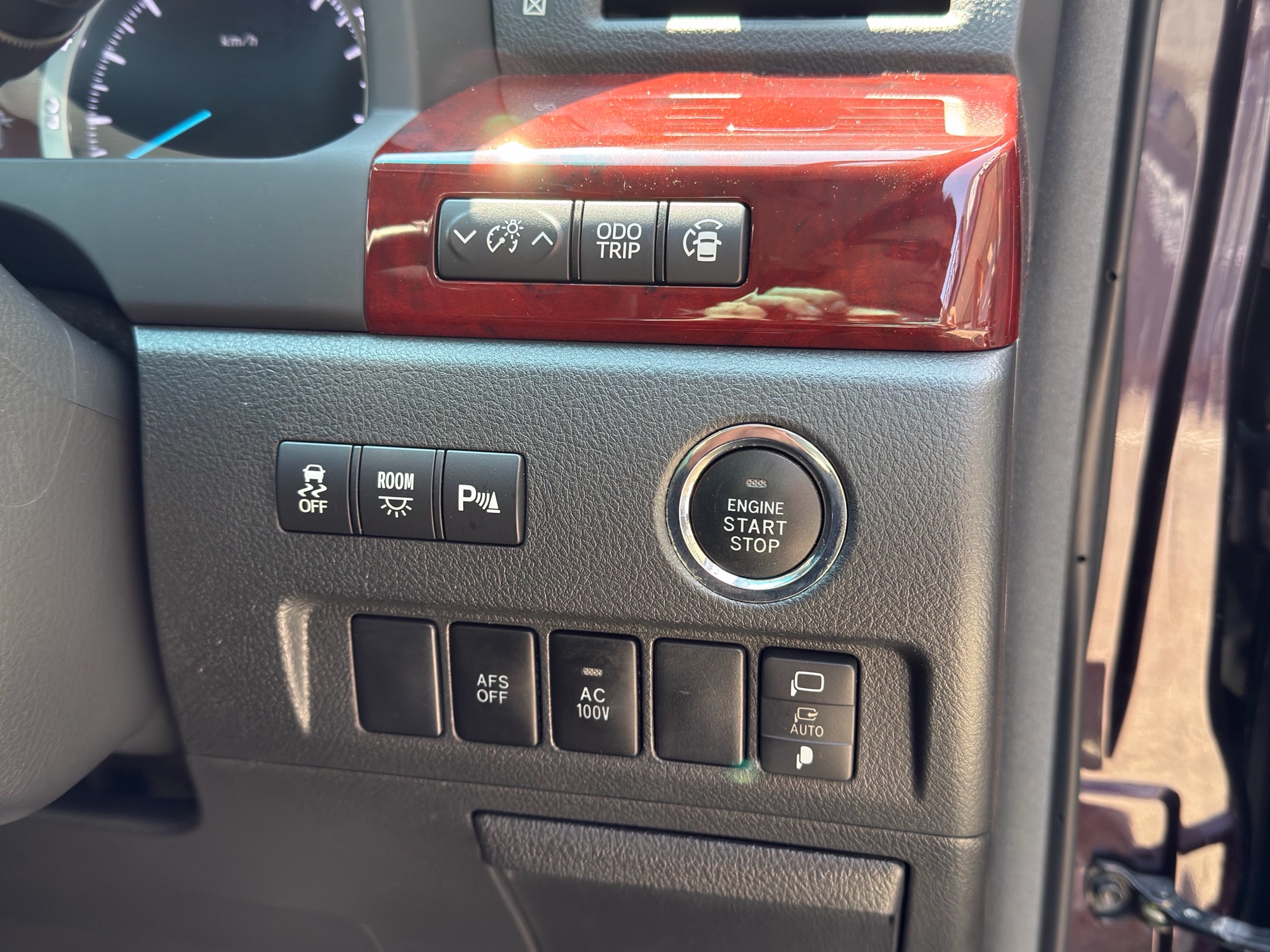 Vehicle photo 13