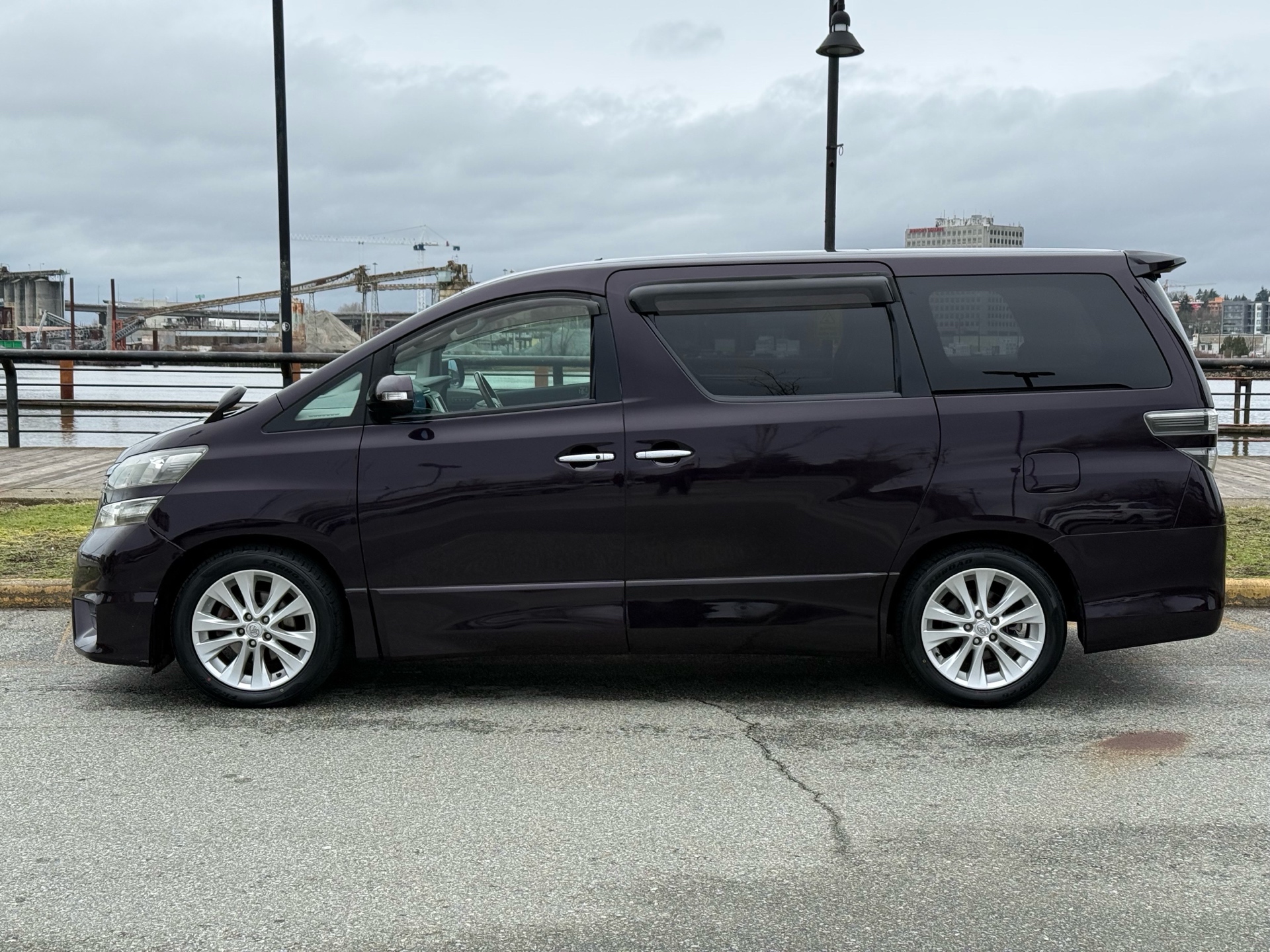 Vehicle photo 3