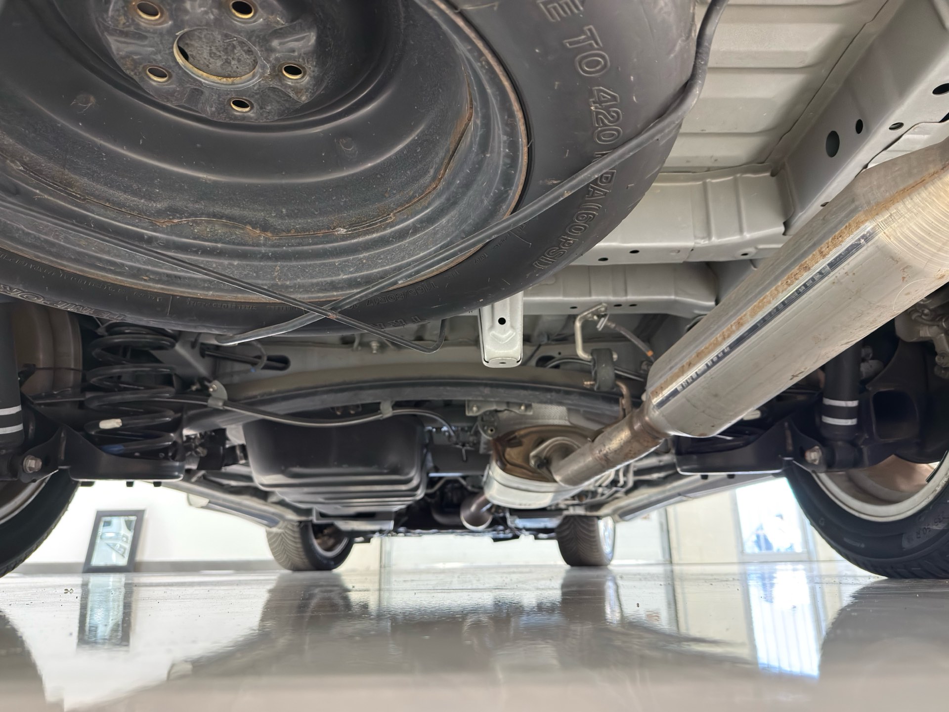 Vehicle photo 43