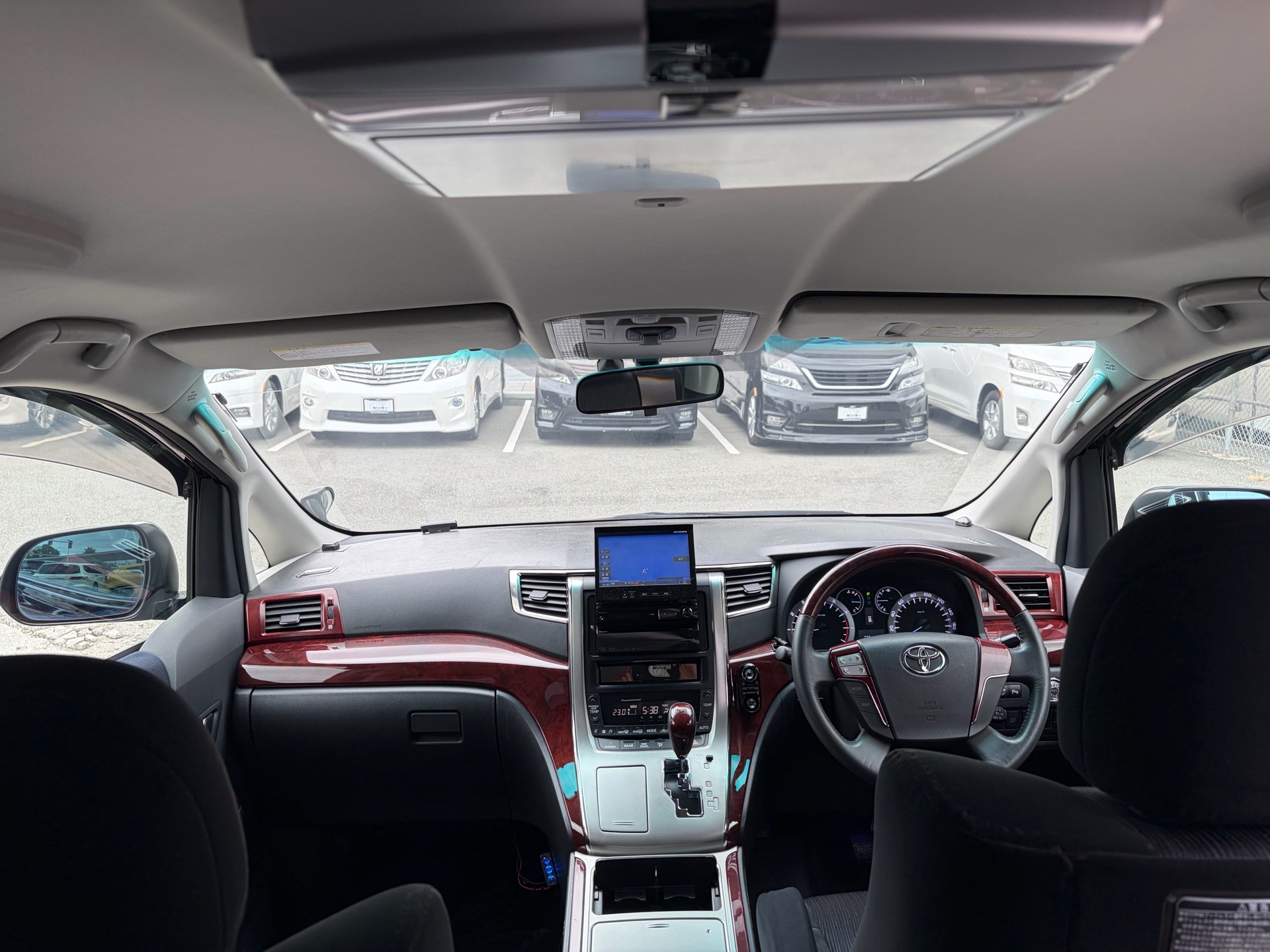 Vehicle photo 14