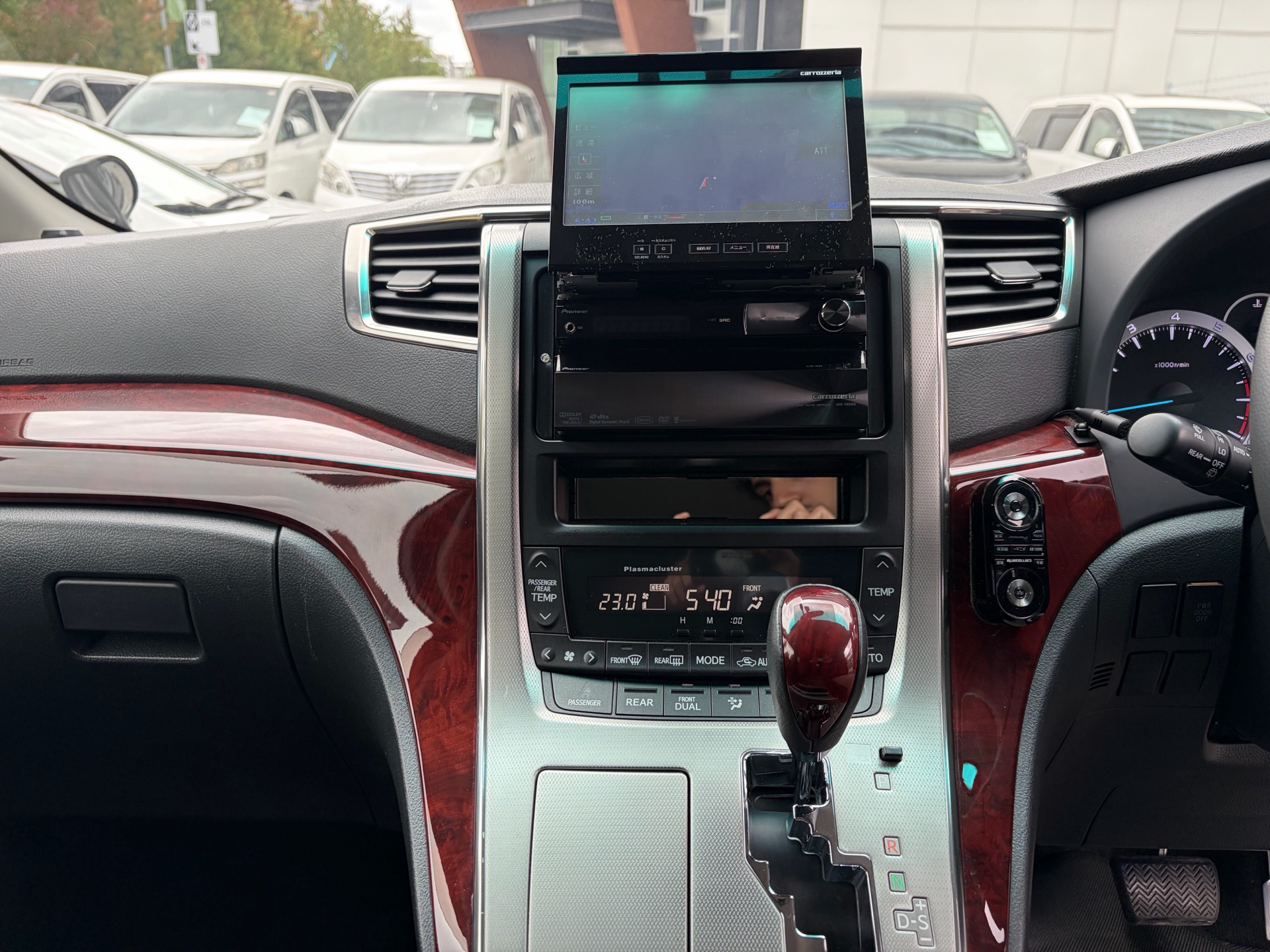 Vehicle photo 21