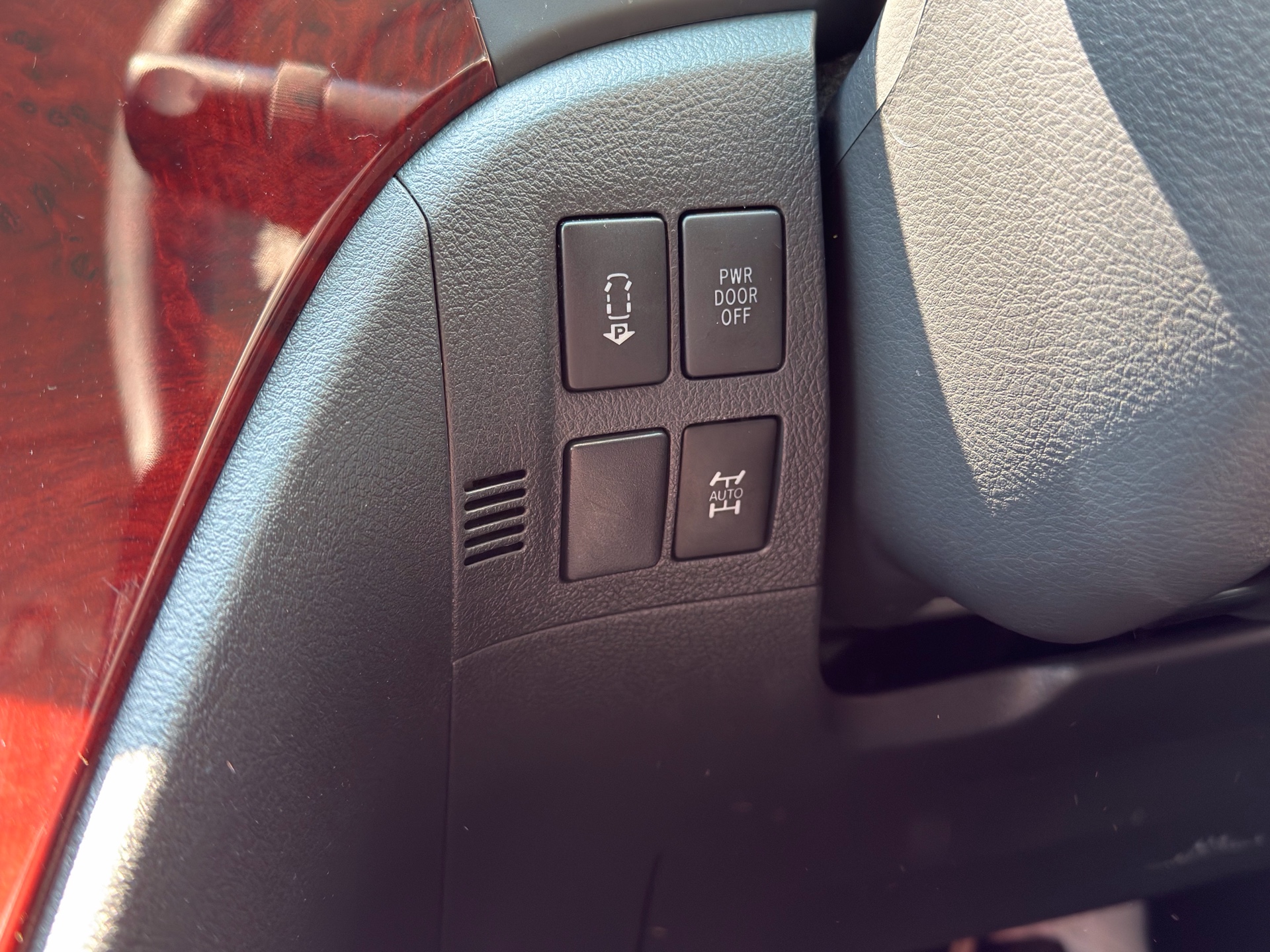Vehicle photo 10
