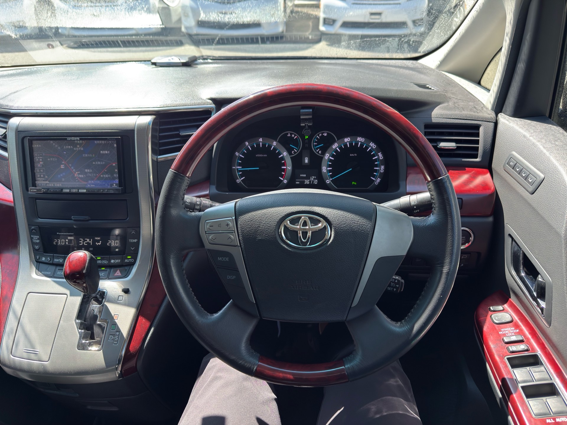 Vehicle photo 6