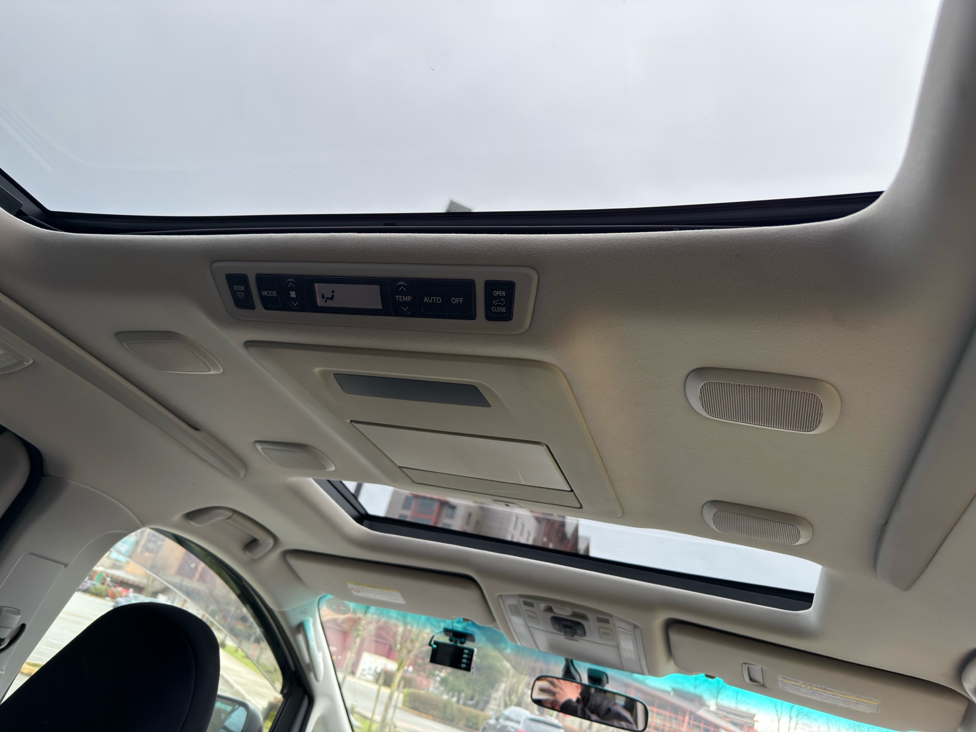 Vehicle photo 15