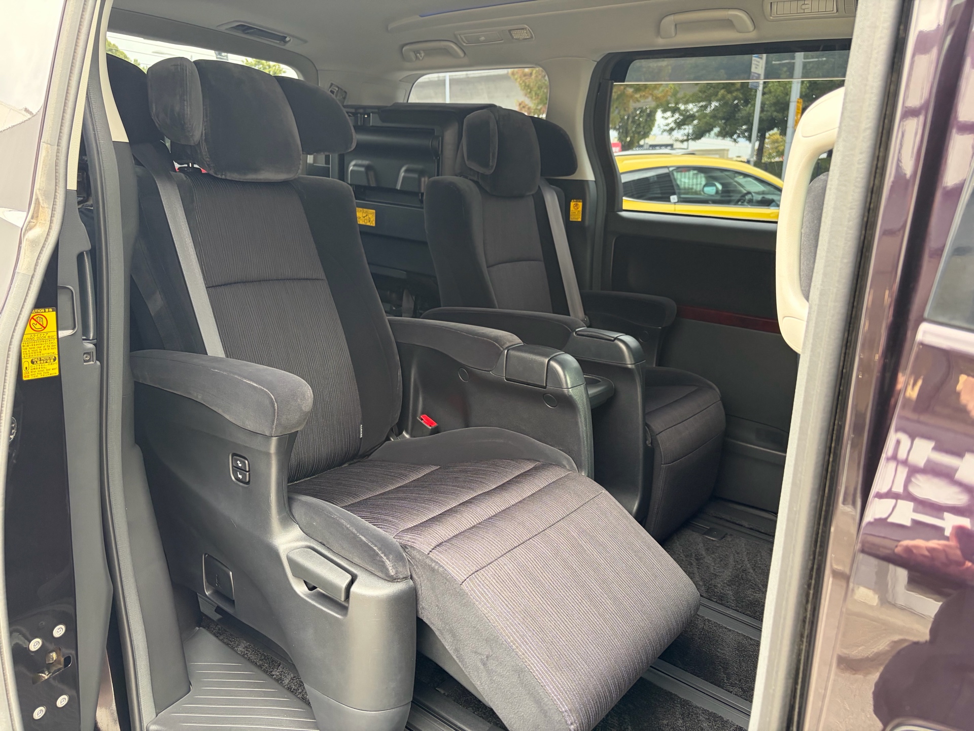 Vehicle photo 12