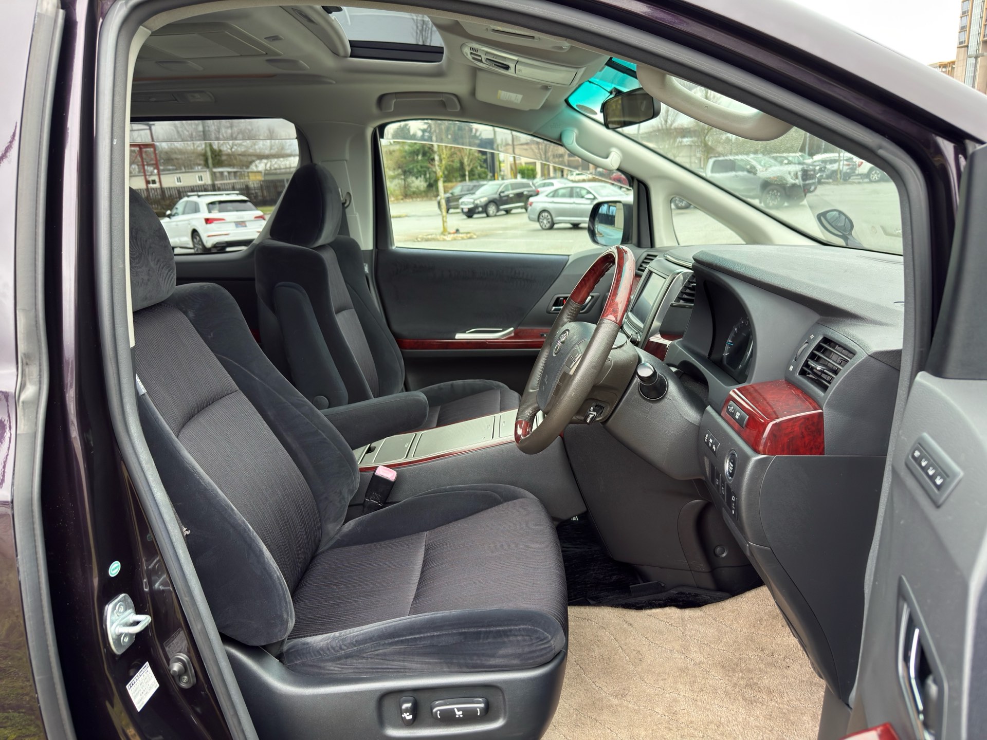 Vehicle photo 13