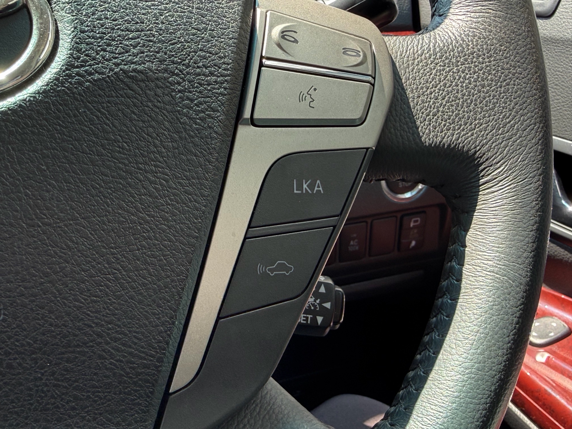 Vehicle photo 11