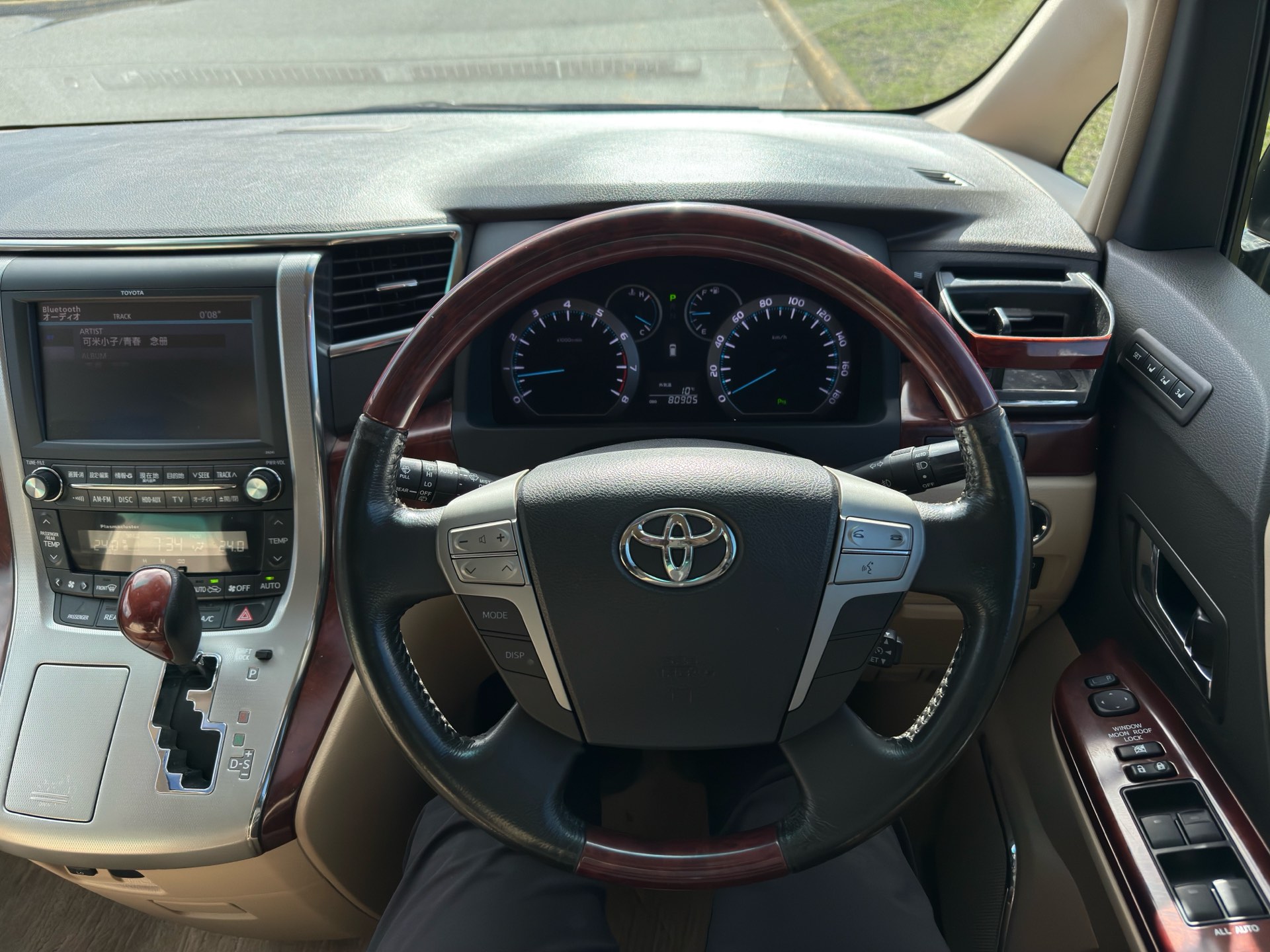 Vehicle photo 6