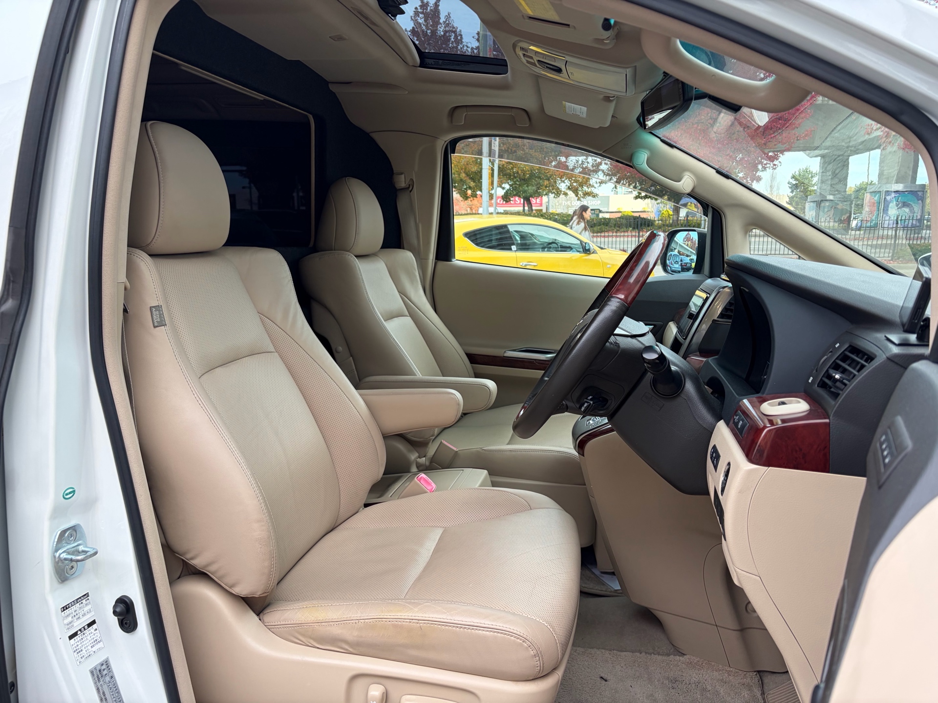Vehicle photo 17