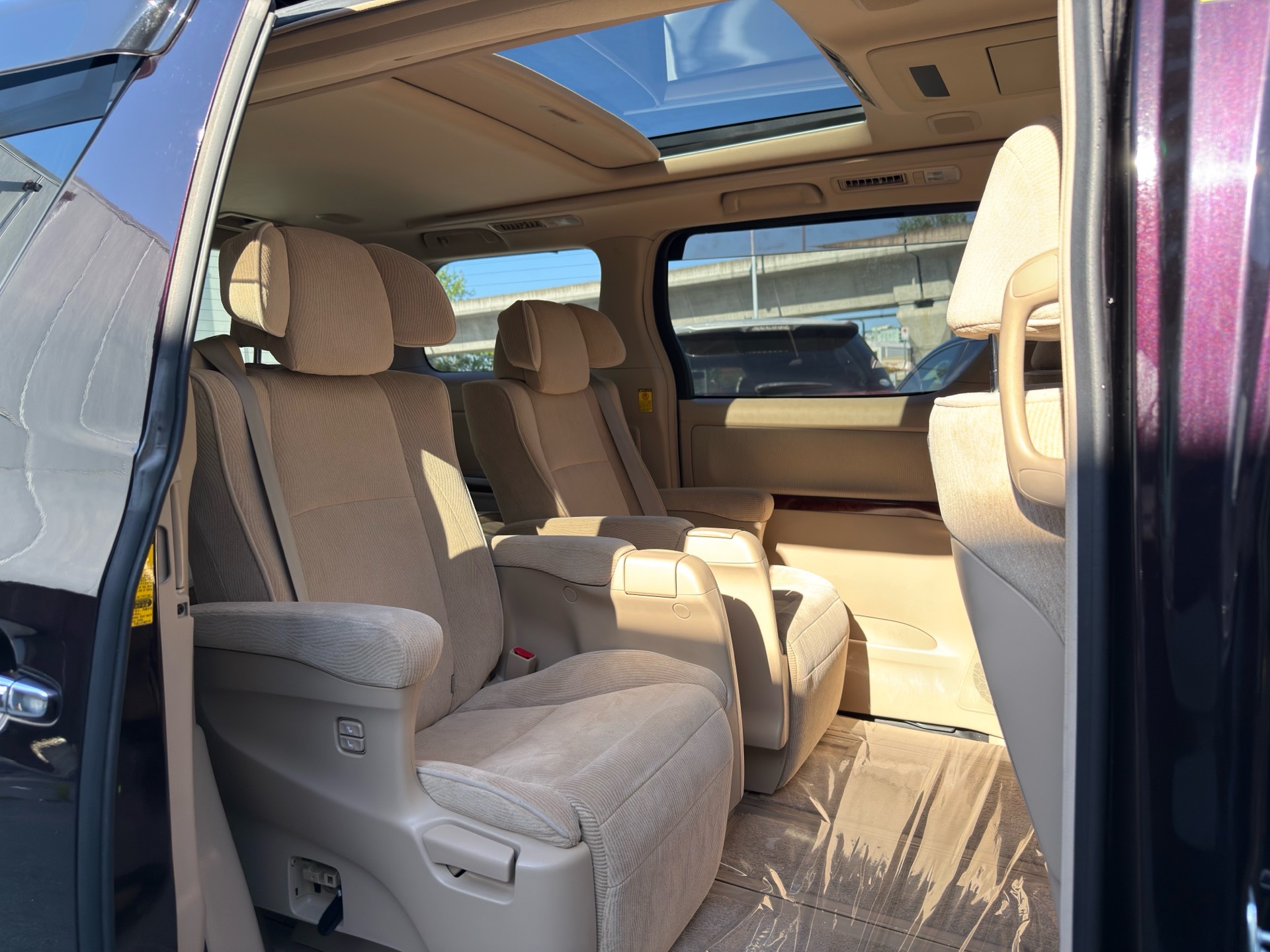 Vehicle photo 16