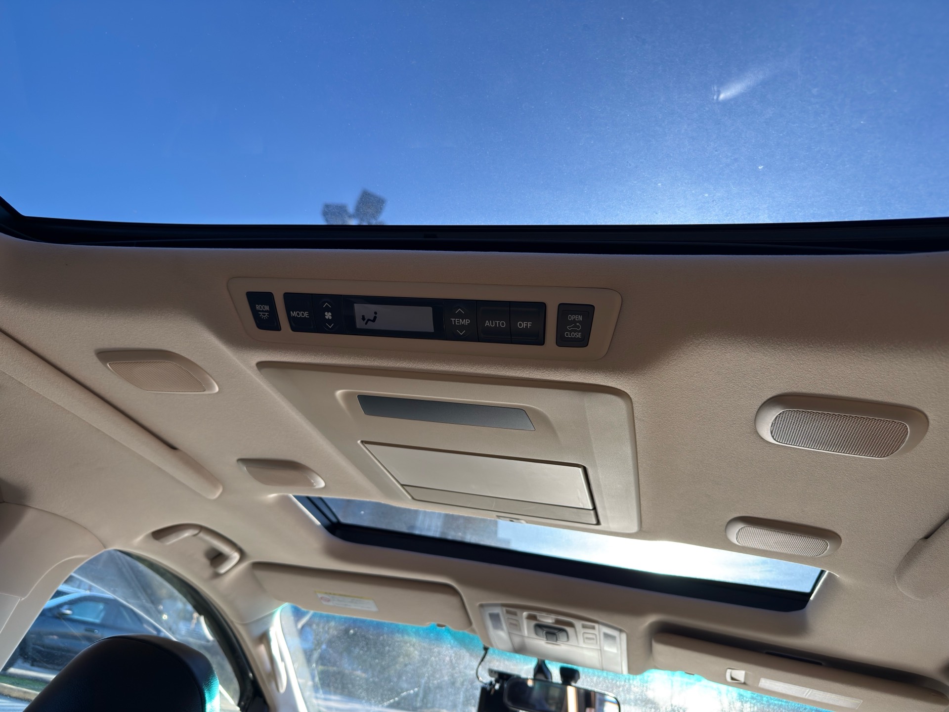 Vehicle photo 16
