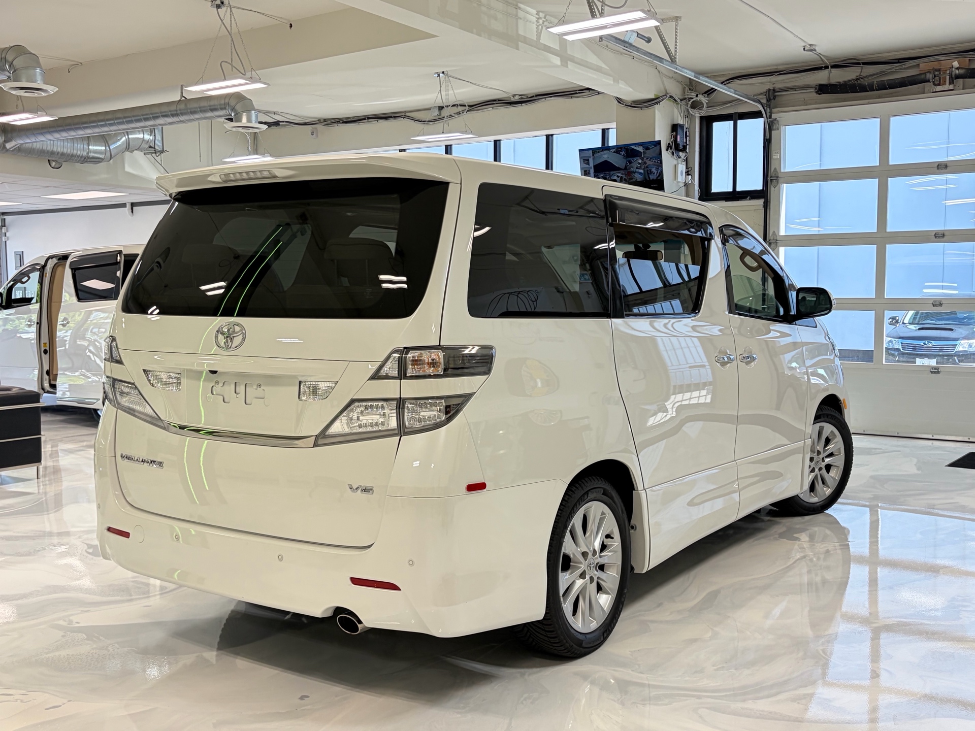 Vehicle photo 3