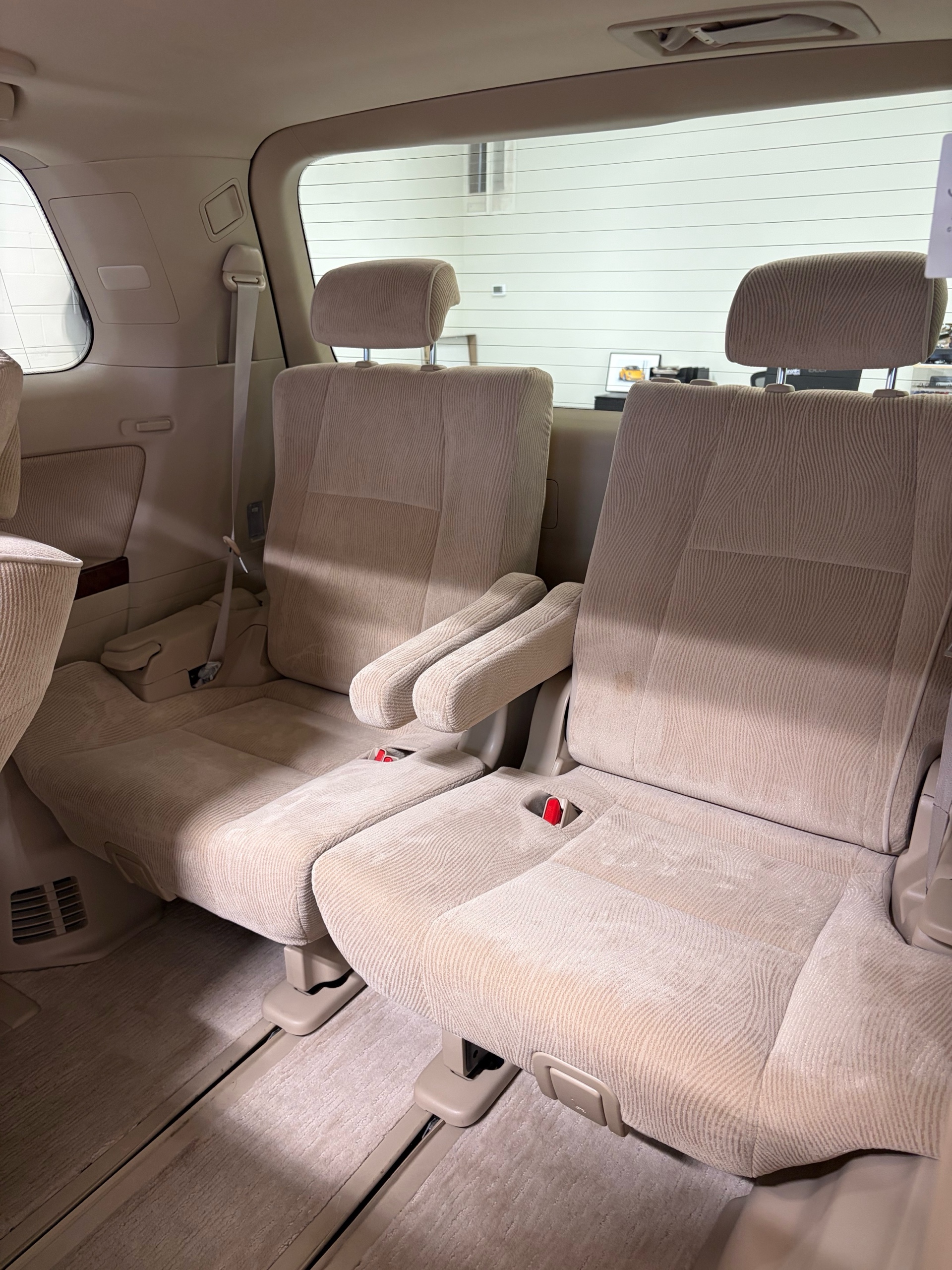 Vehicle photo 30