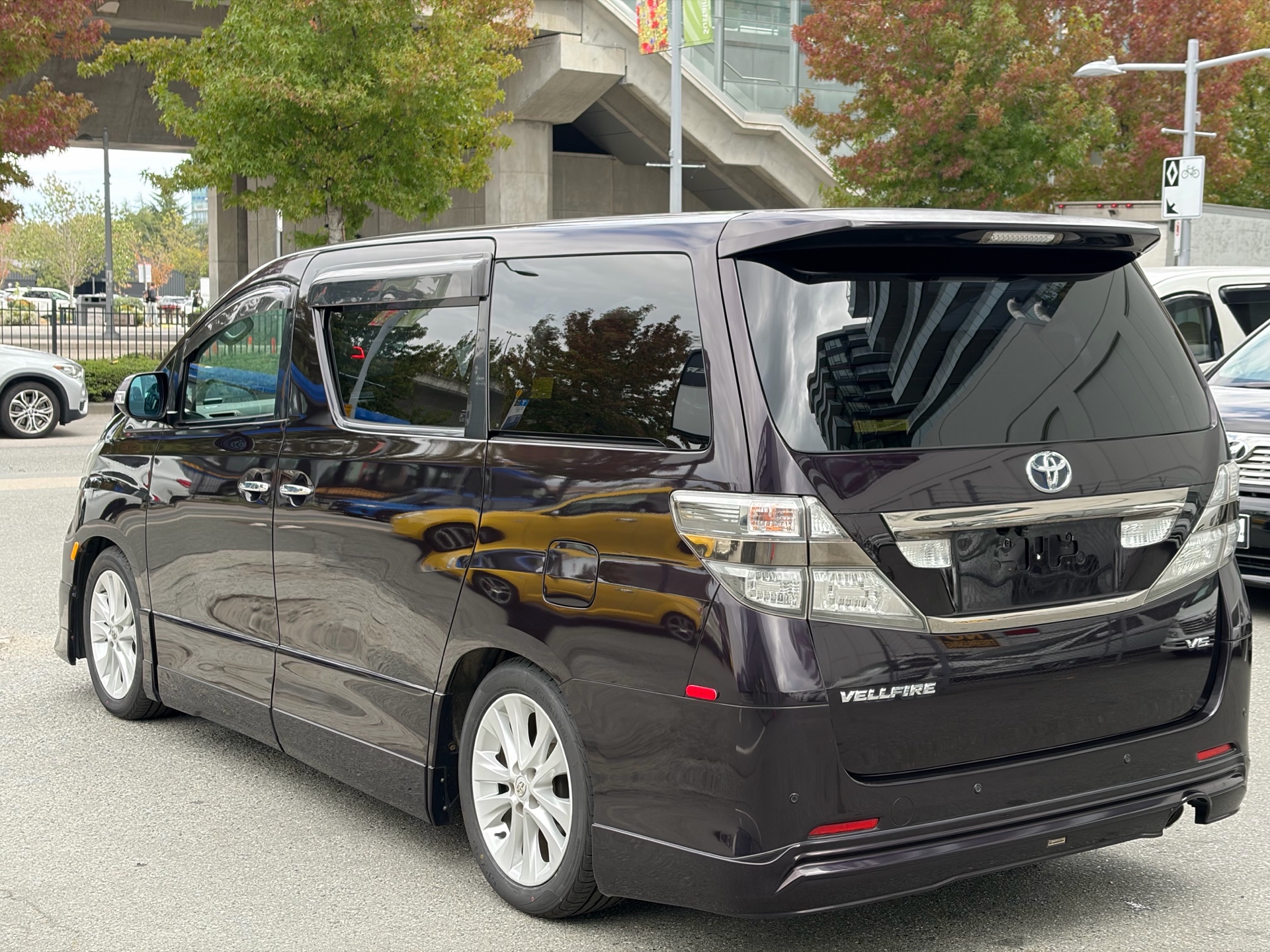 Vehicle photo 6