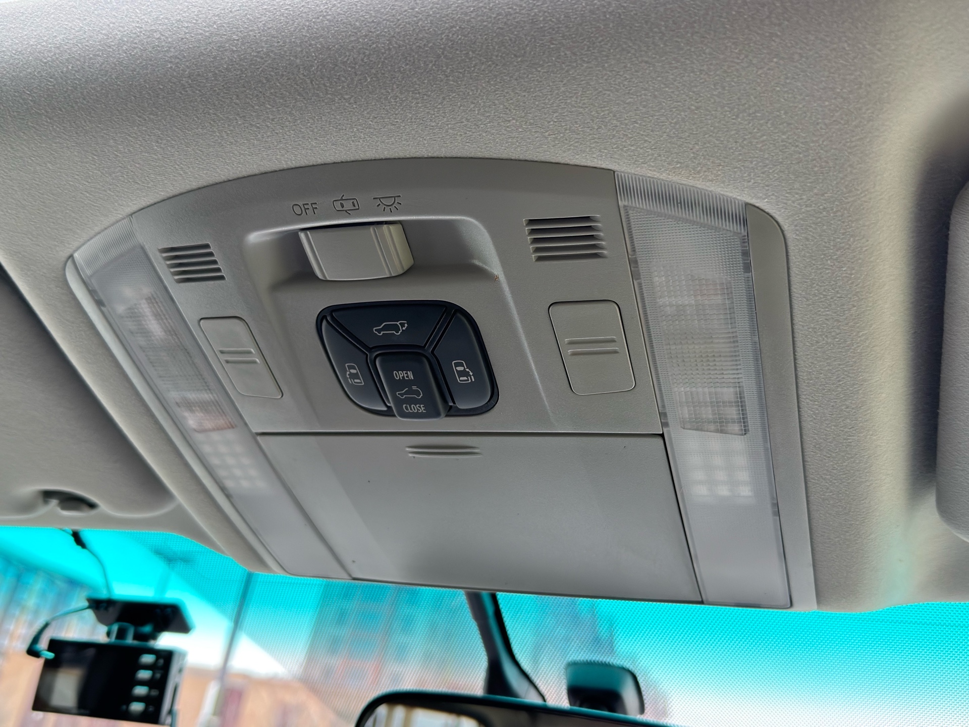 Vehicle photo 10