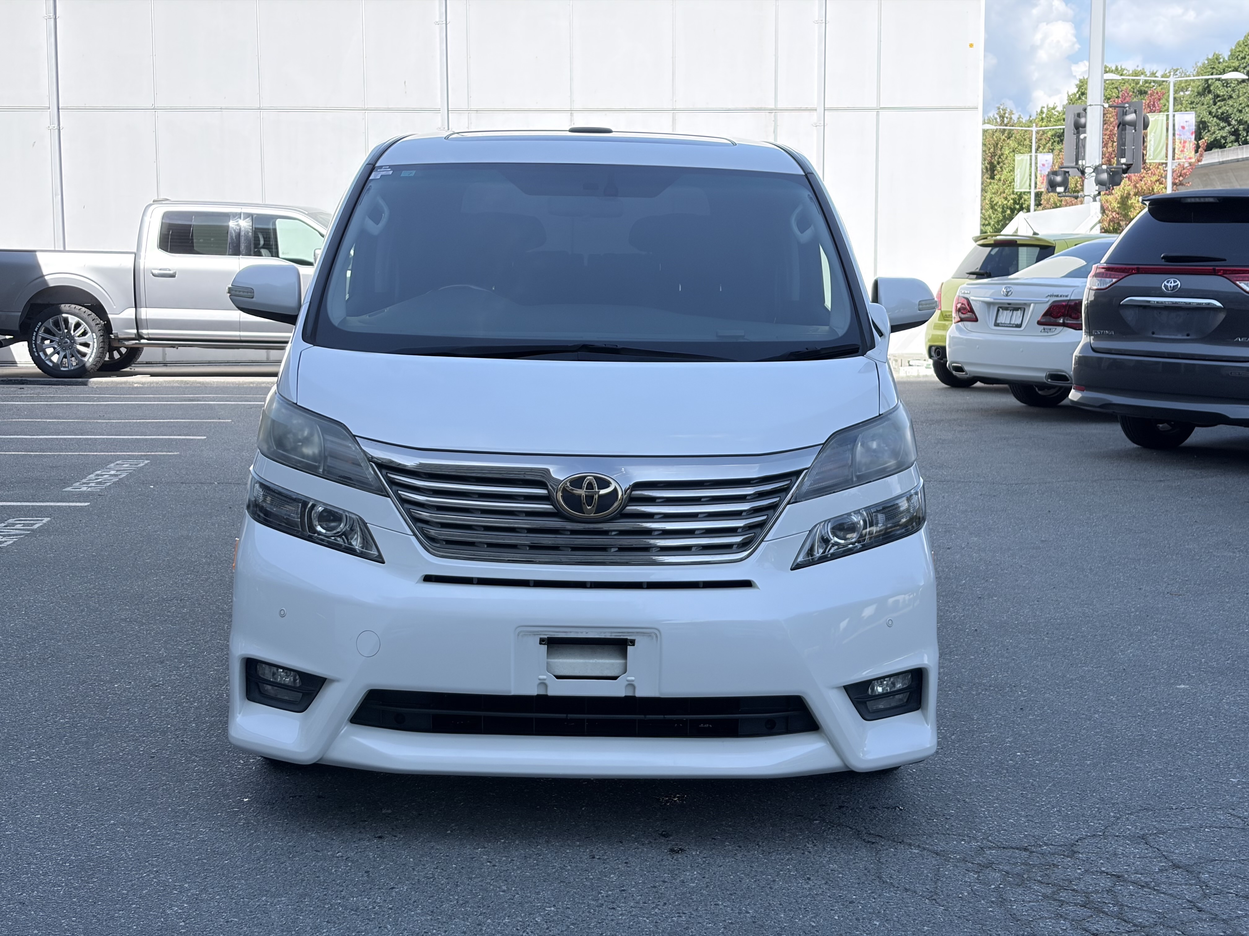 Vehicle photo 2