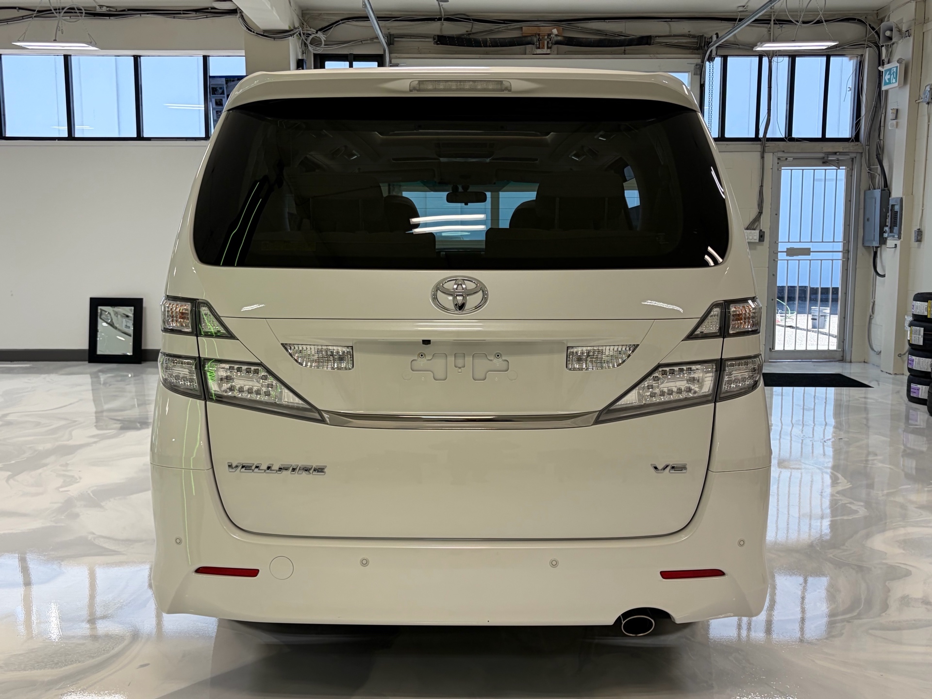 Vehicle photo 4