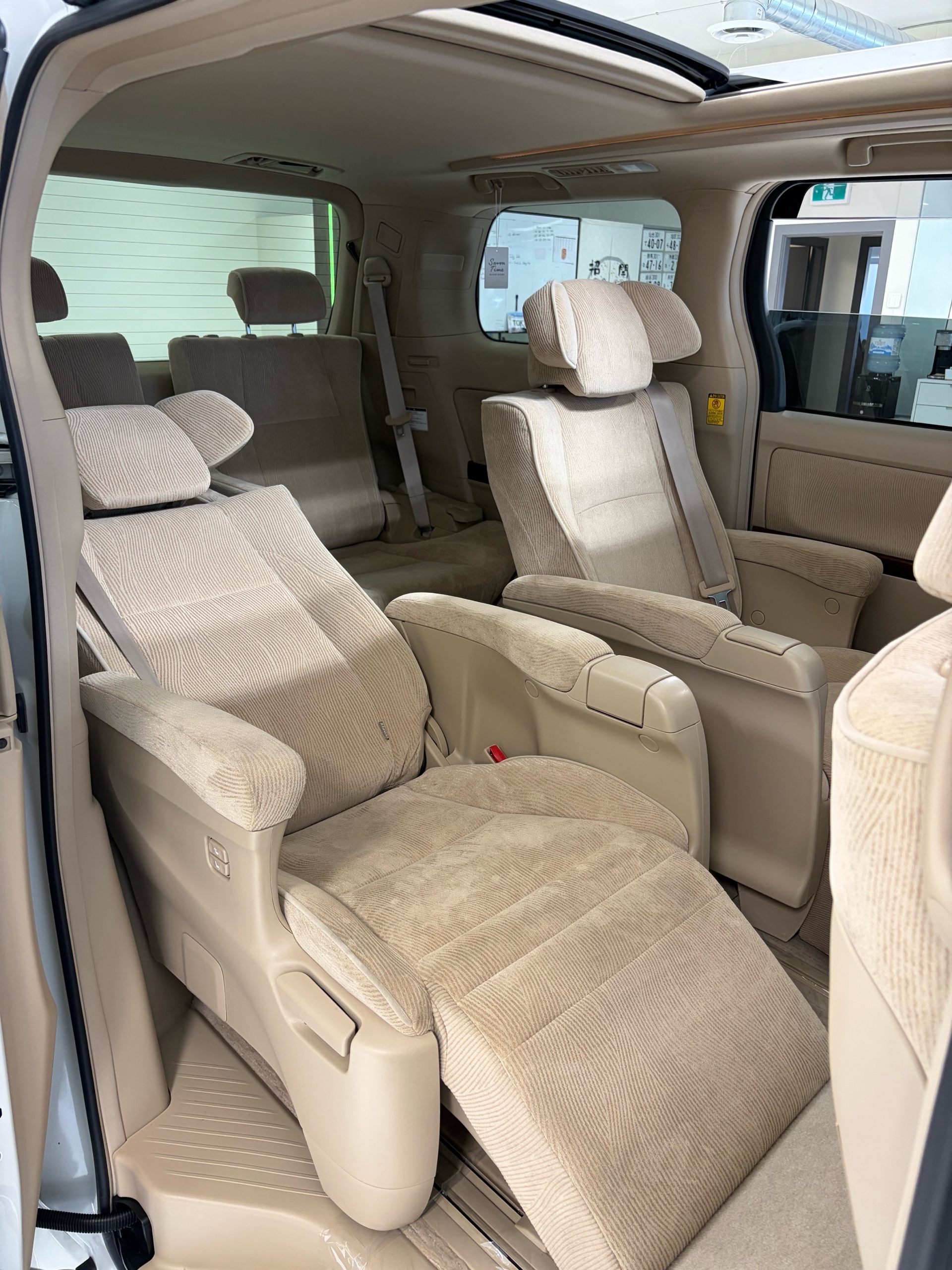 Vehicle photo 16