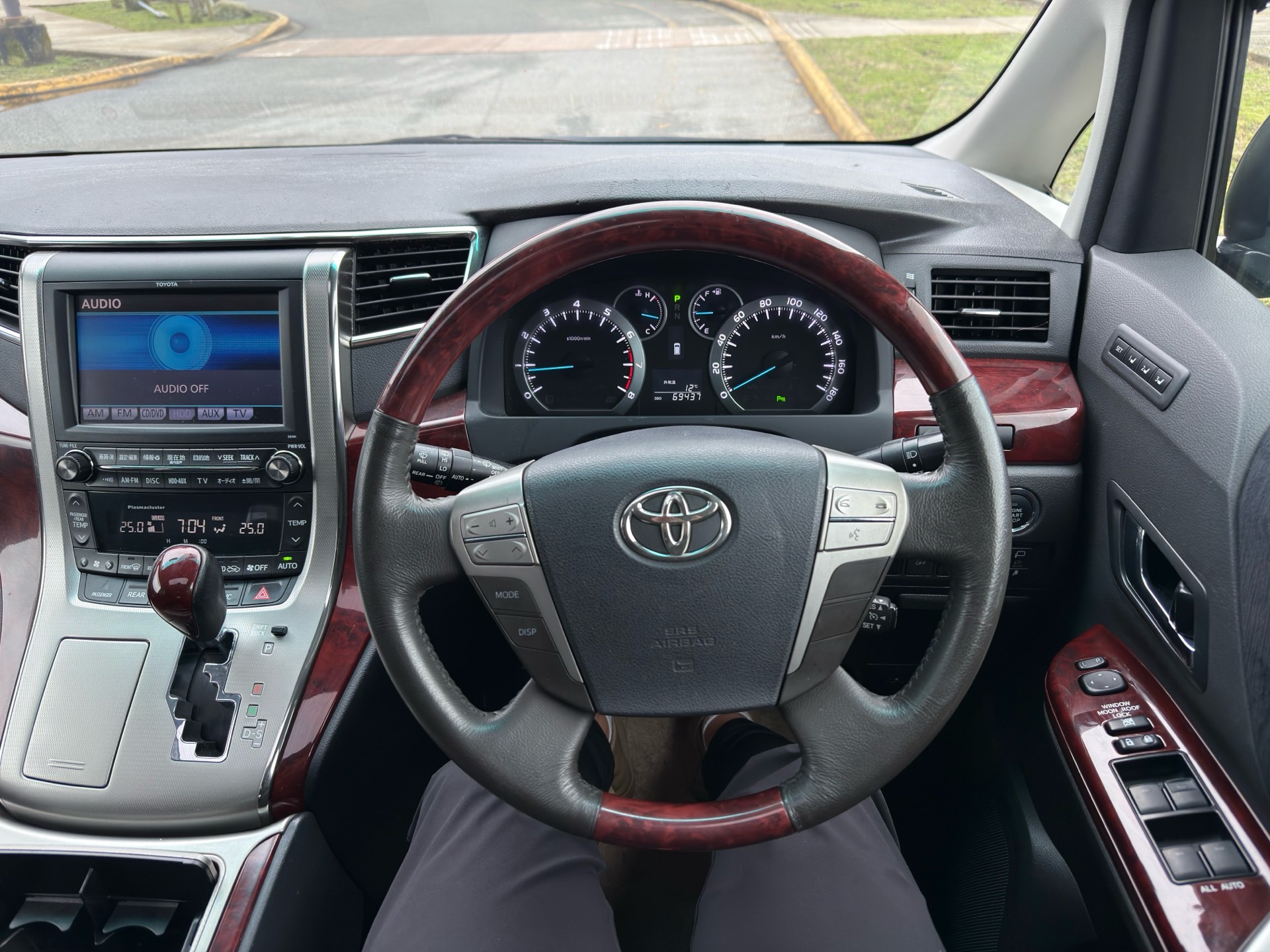 Vehicle photo 6