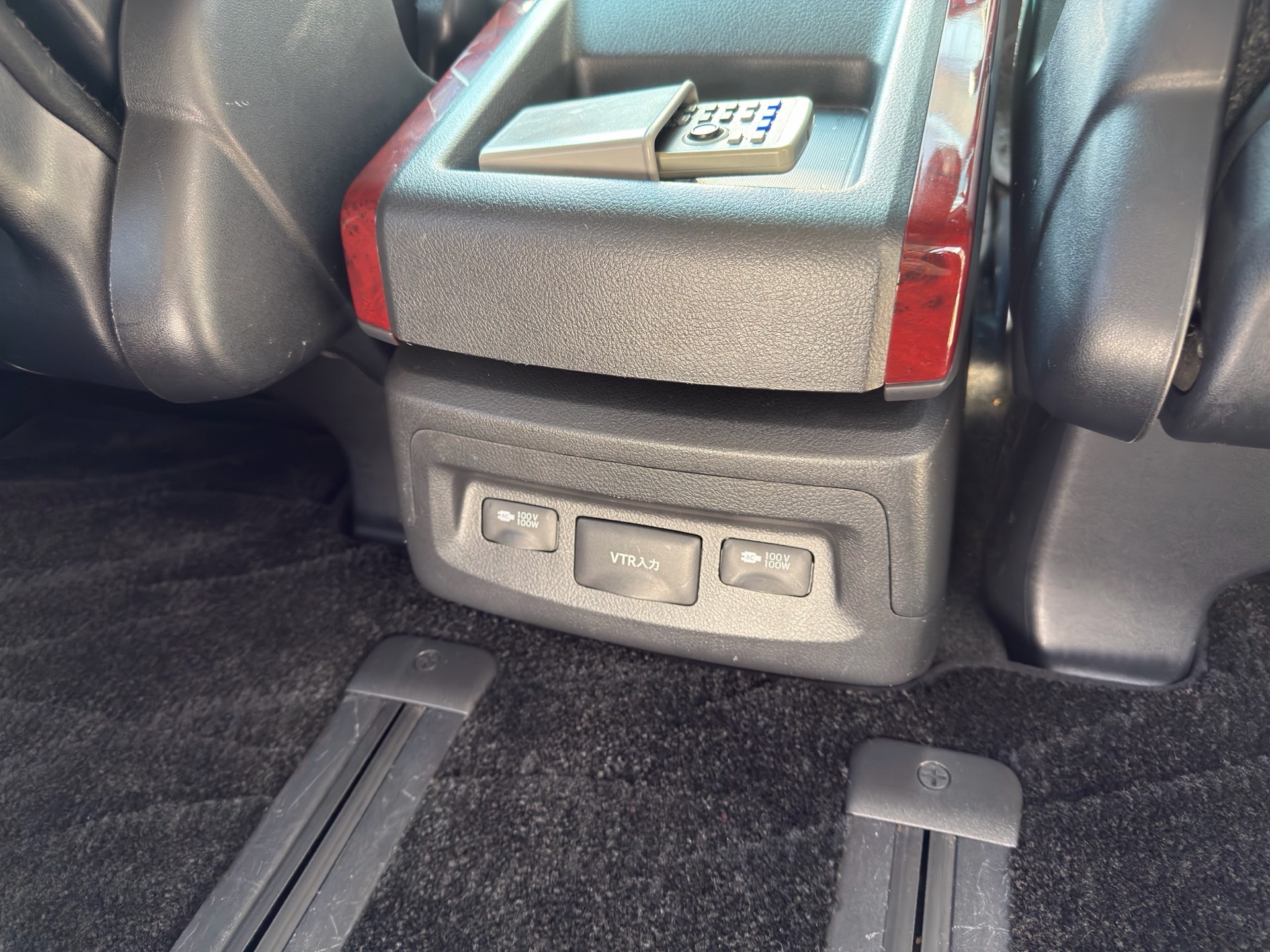 Vehicle photo 18