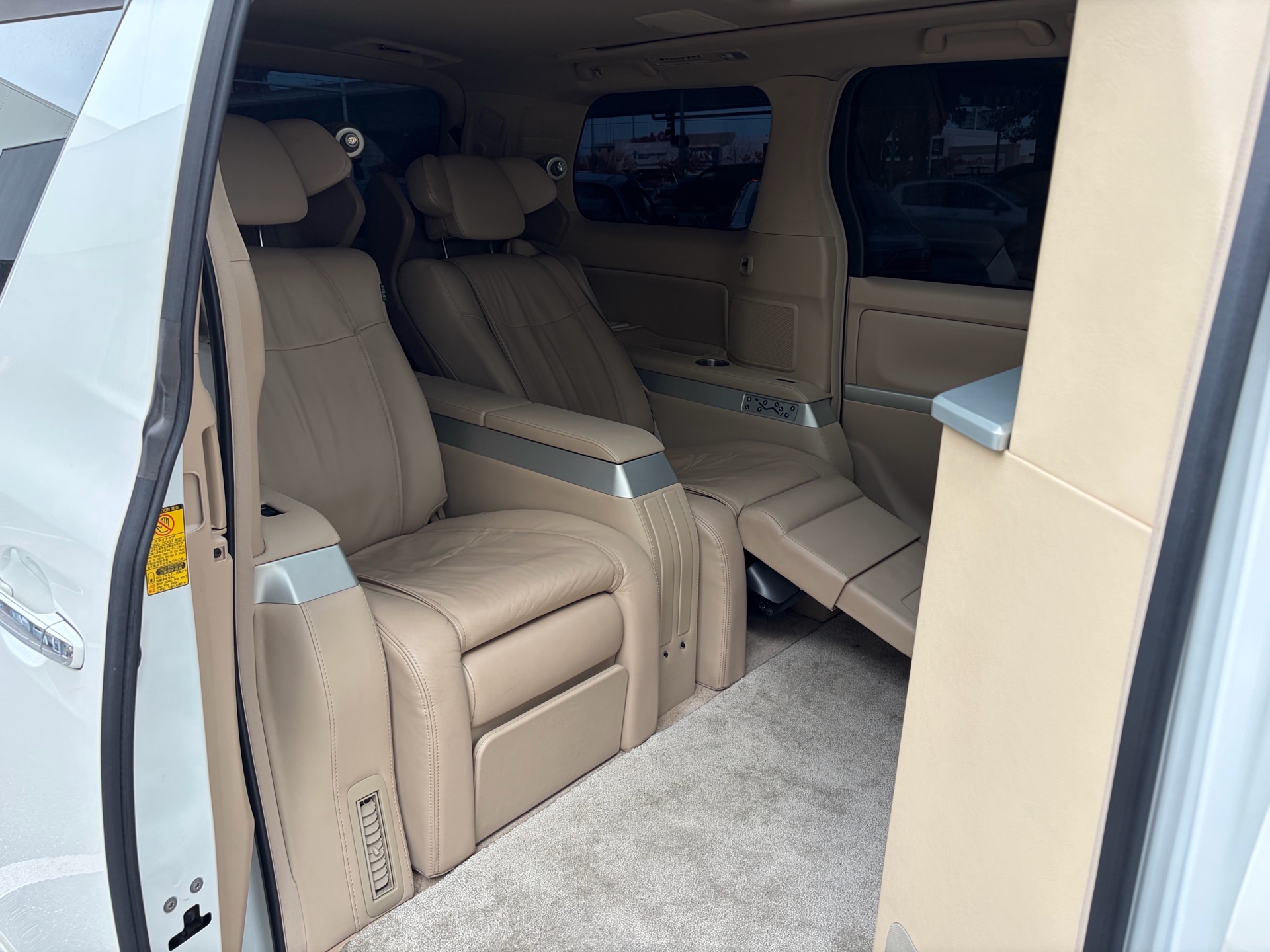 Vehicle photo 18