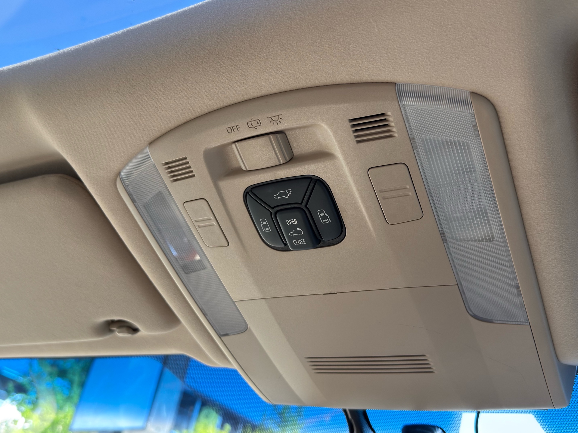 Vehicle photo 10