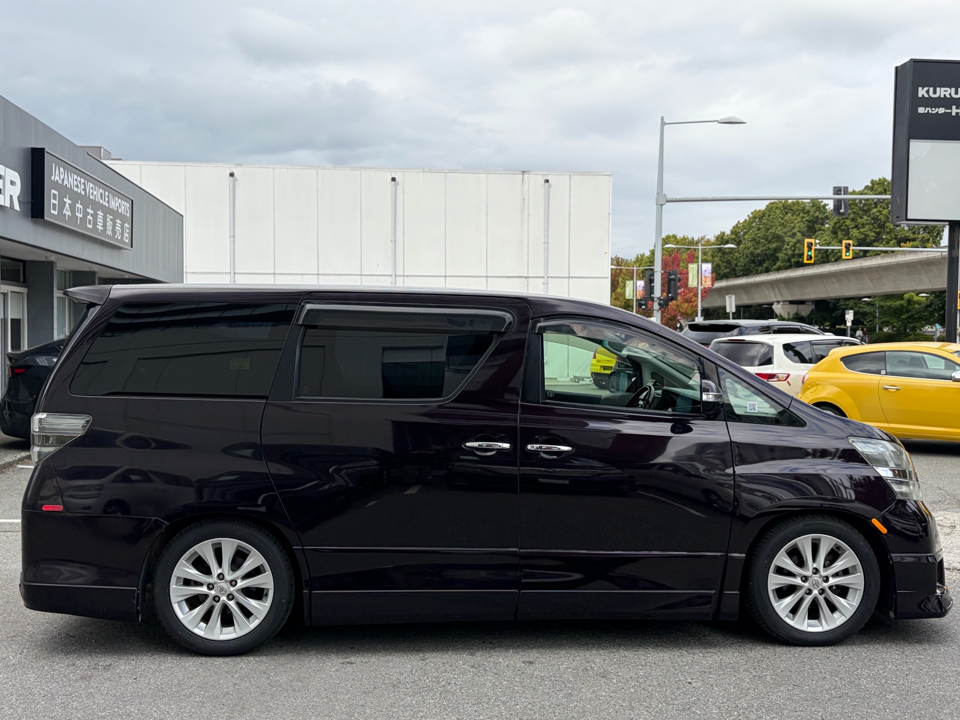 Vehicle photo 4