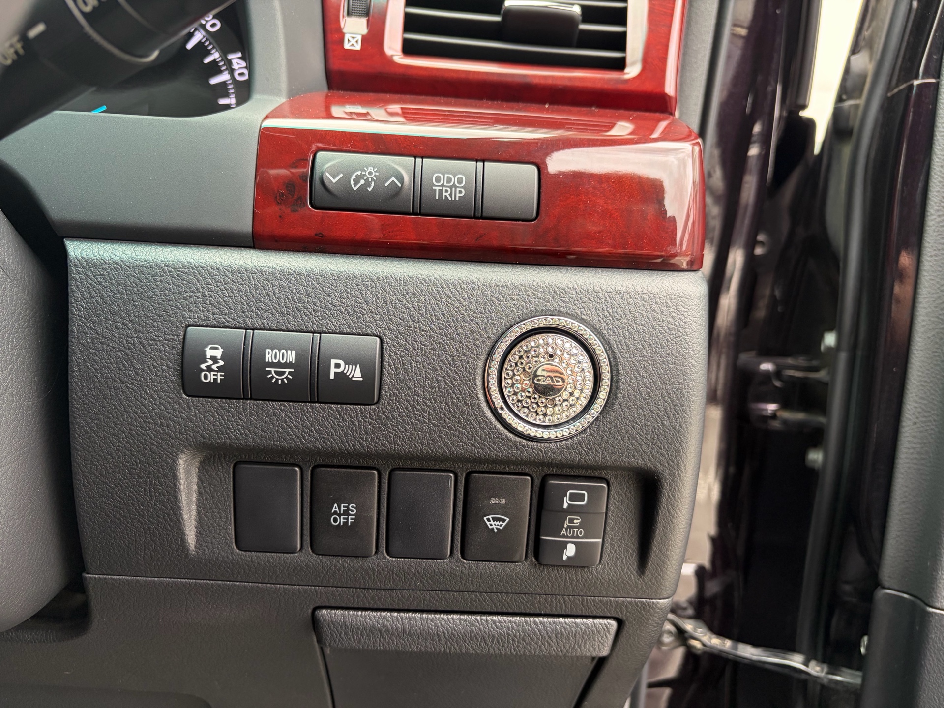 Vehicle photo 17