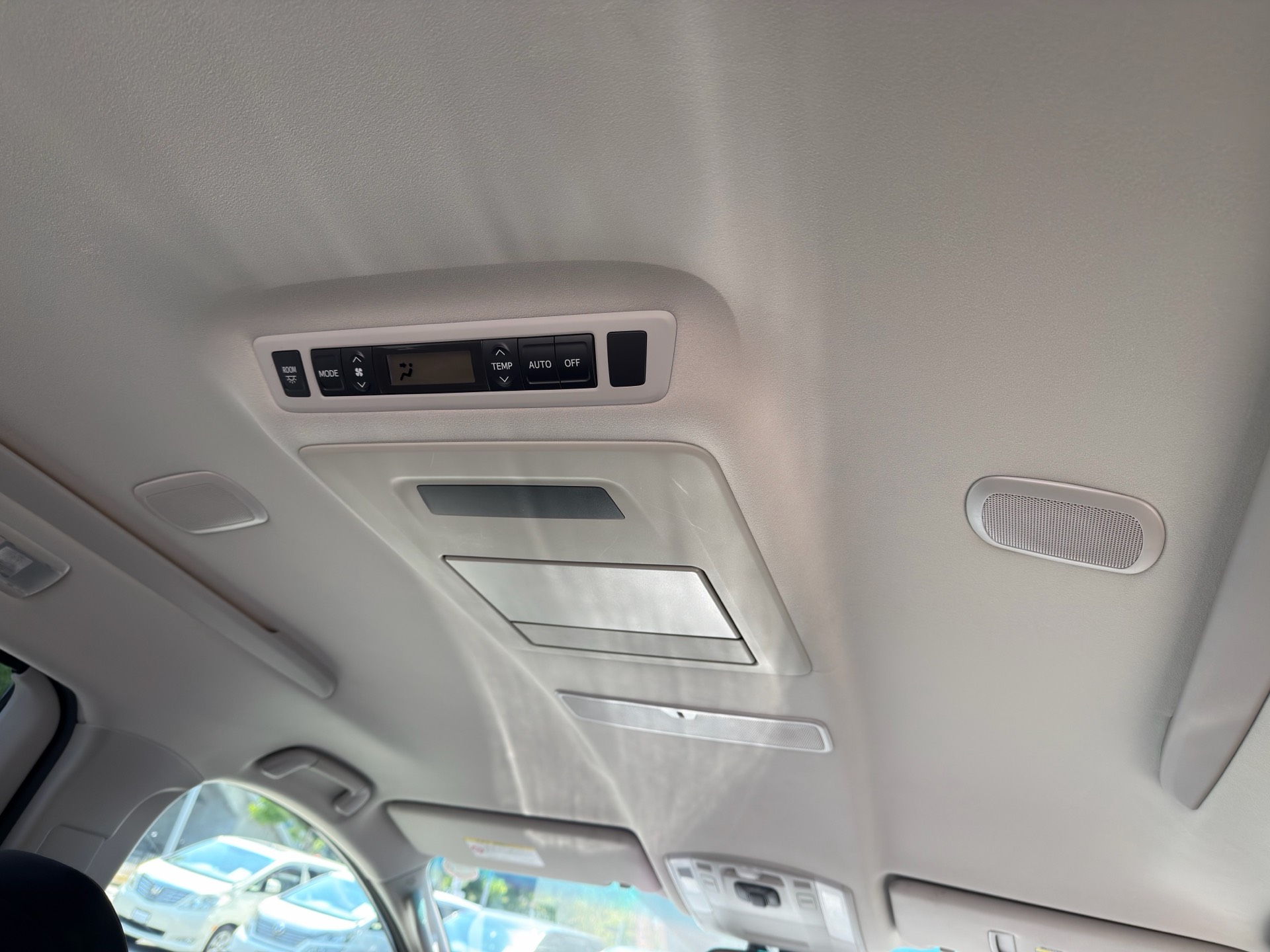 Vehicle photo 17