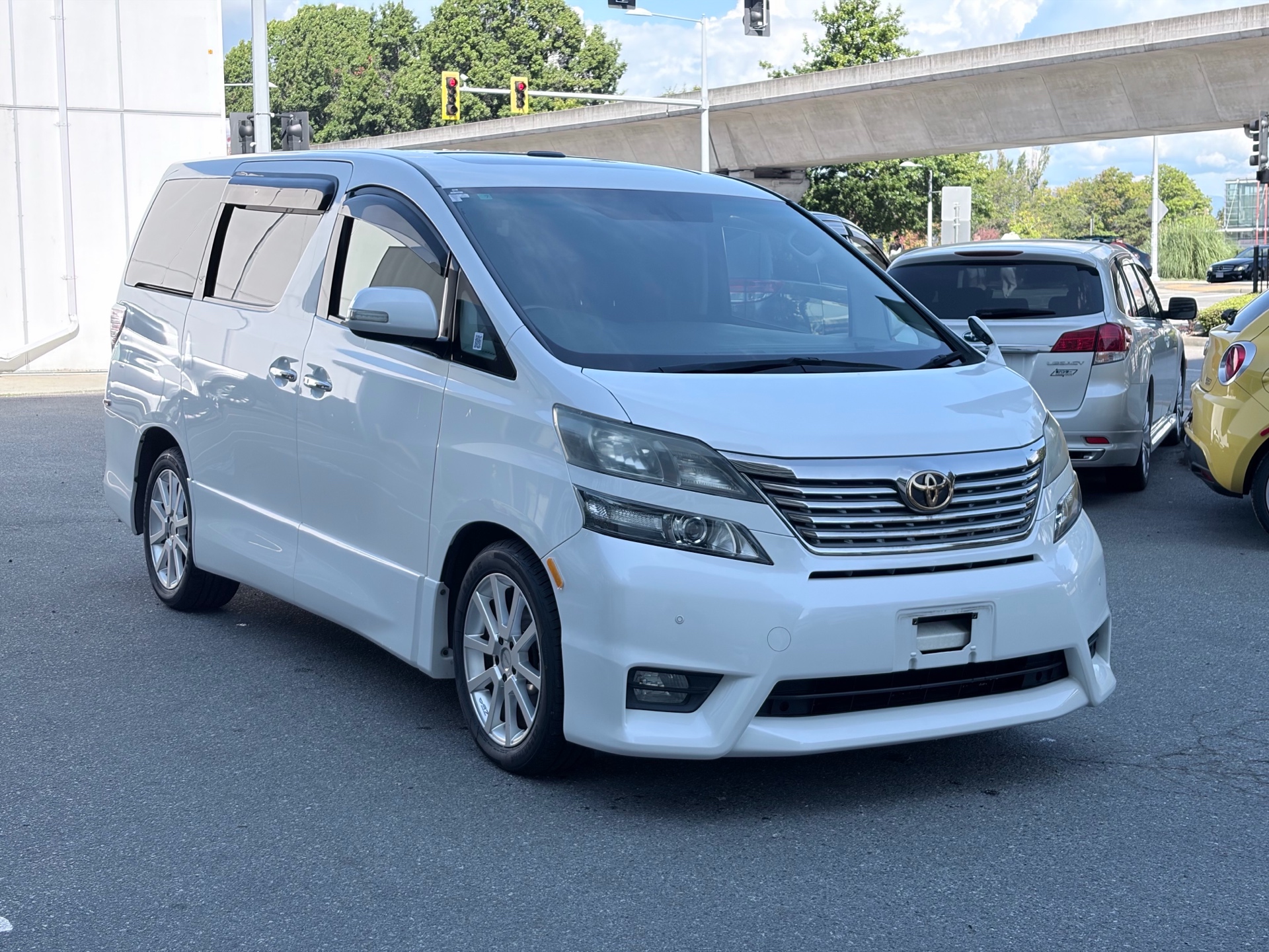 Vehicle photo 3