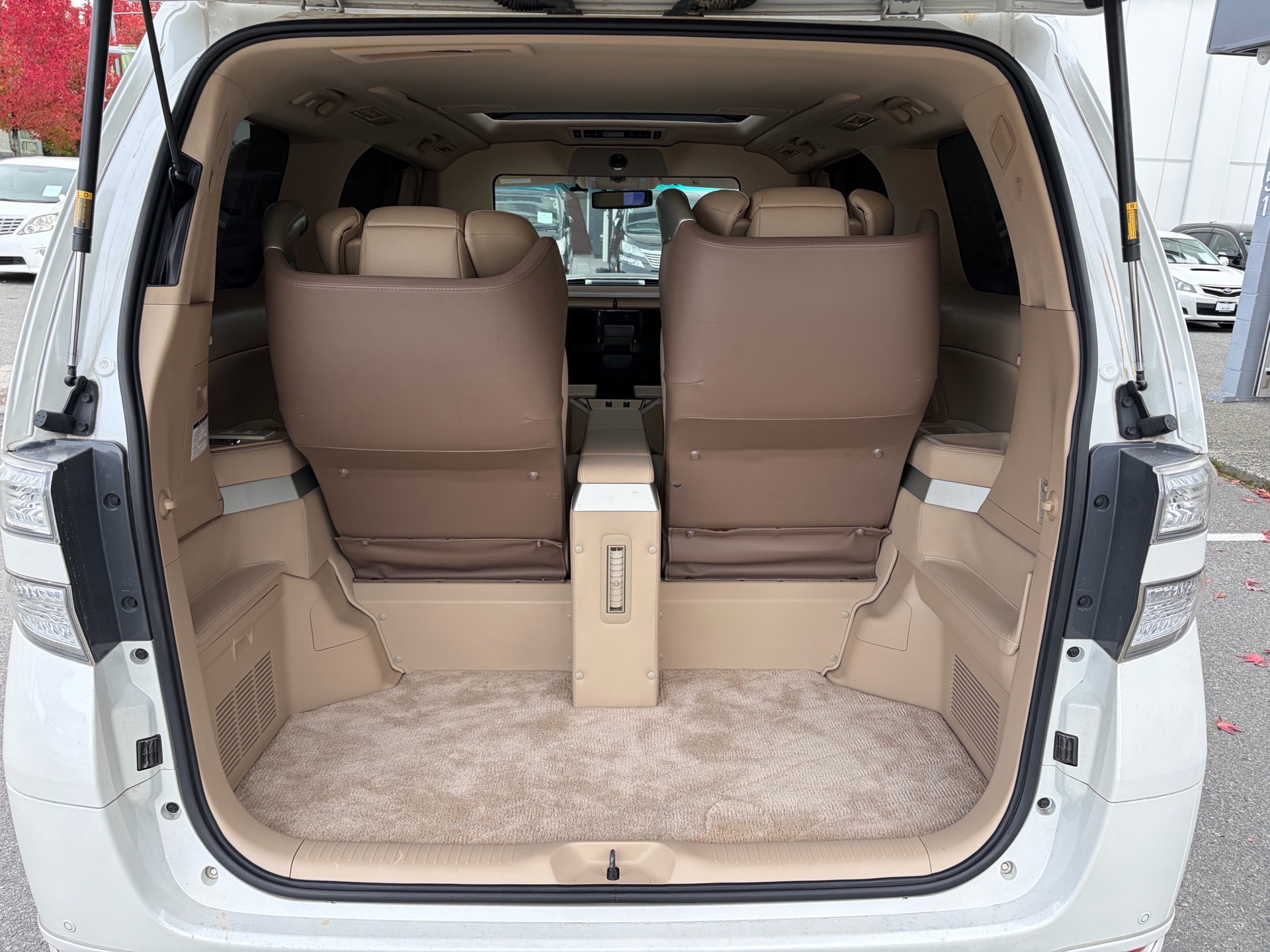Vehicle photo 25