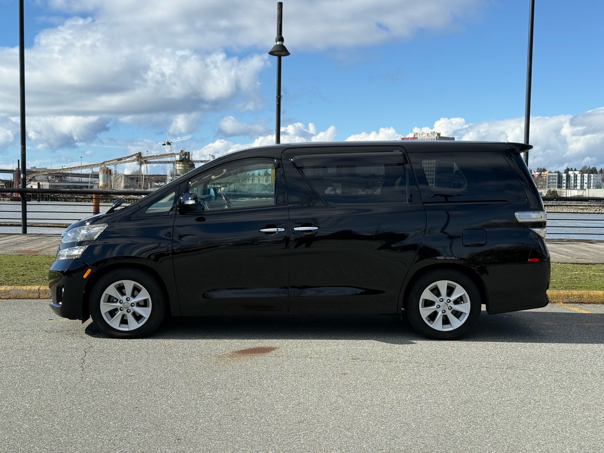 Vehicle photo 3
