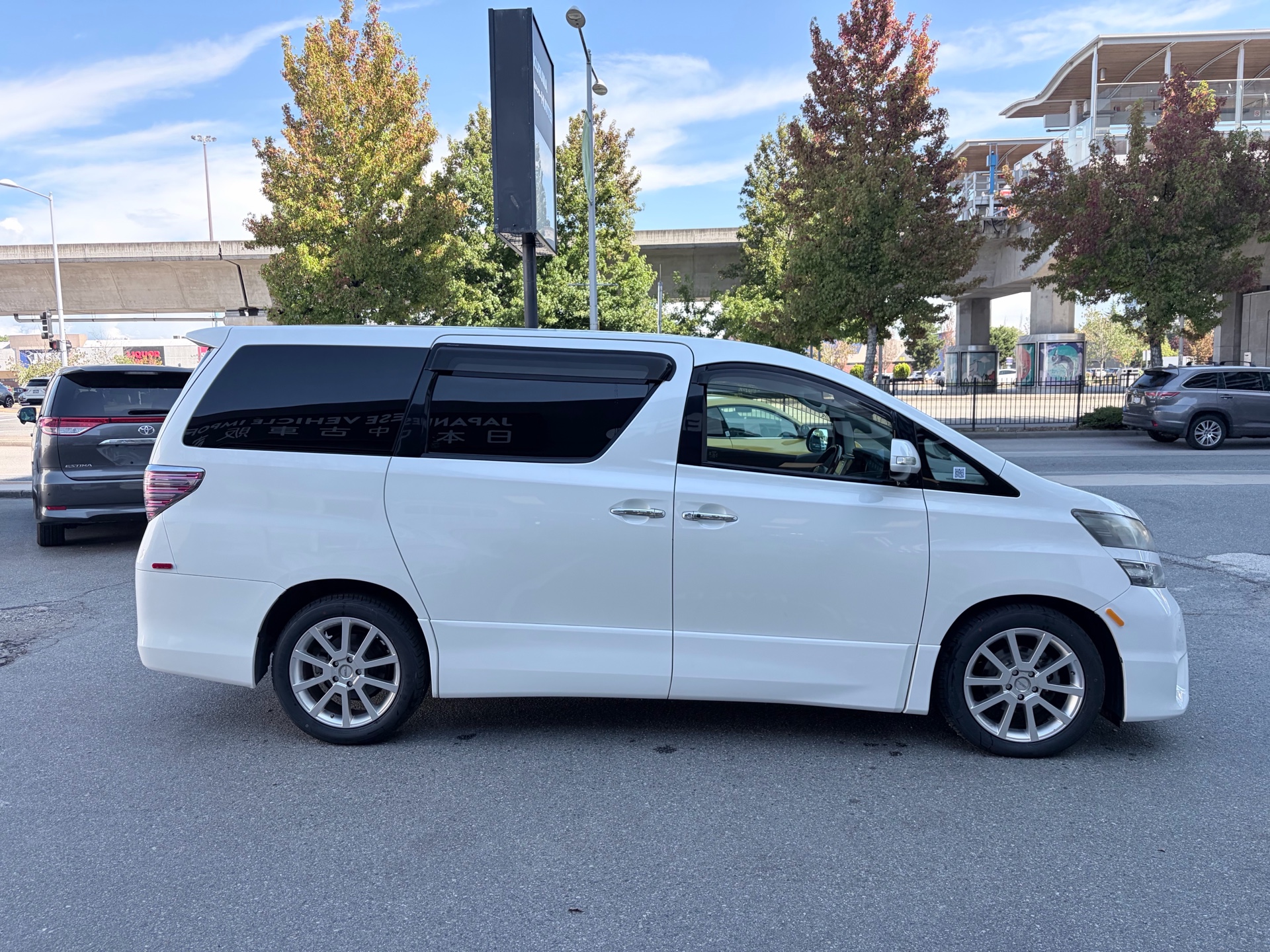 Vehicle photo 8