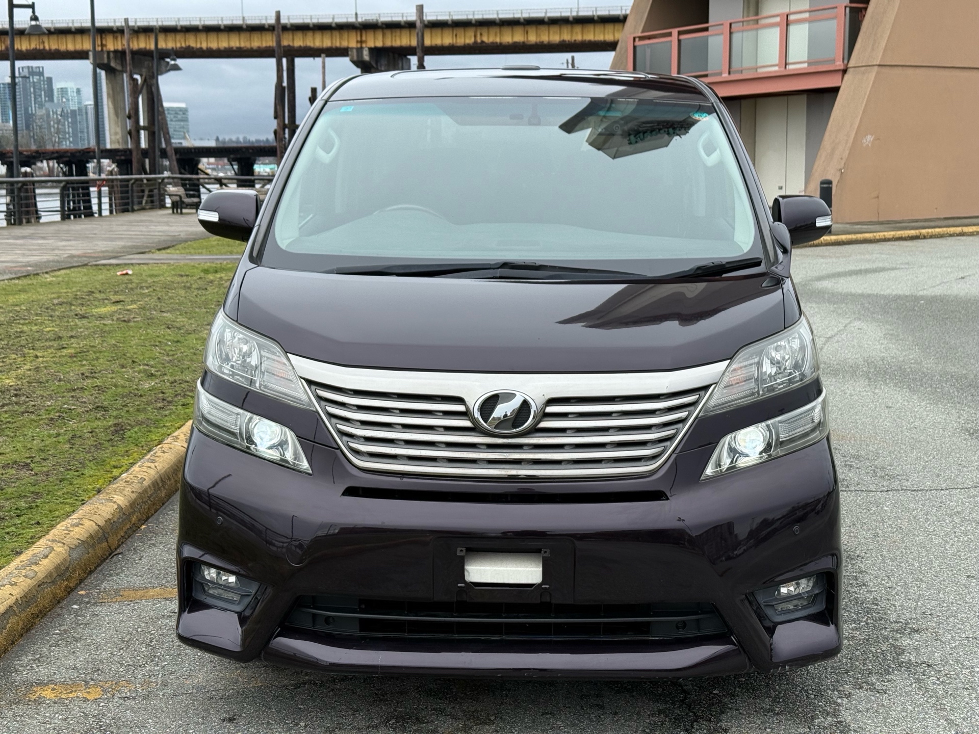 Vehicle photo 2