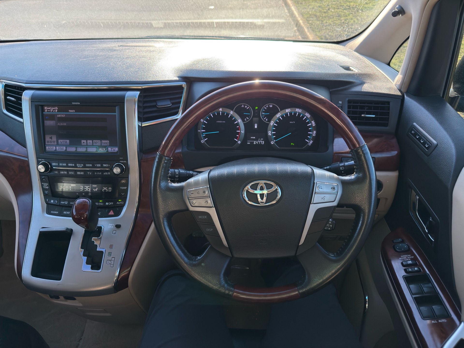 Vehicle photo 6