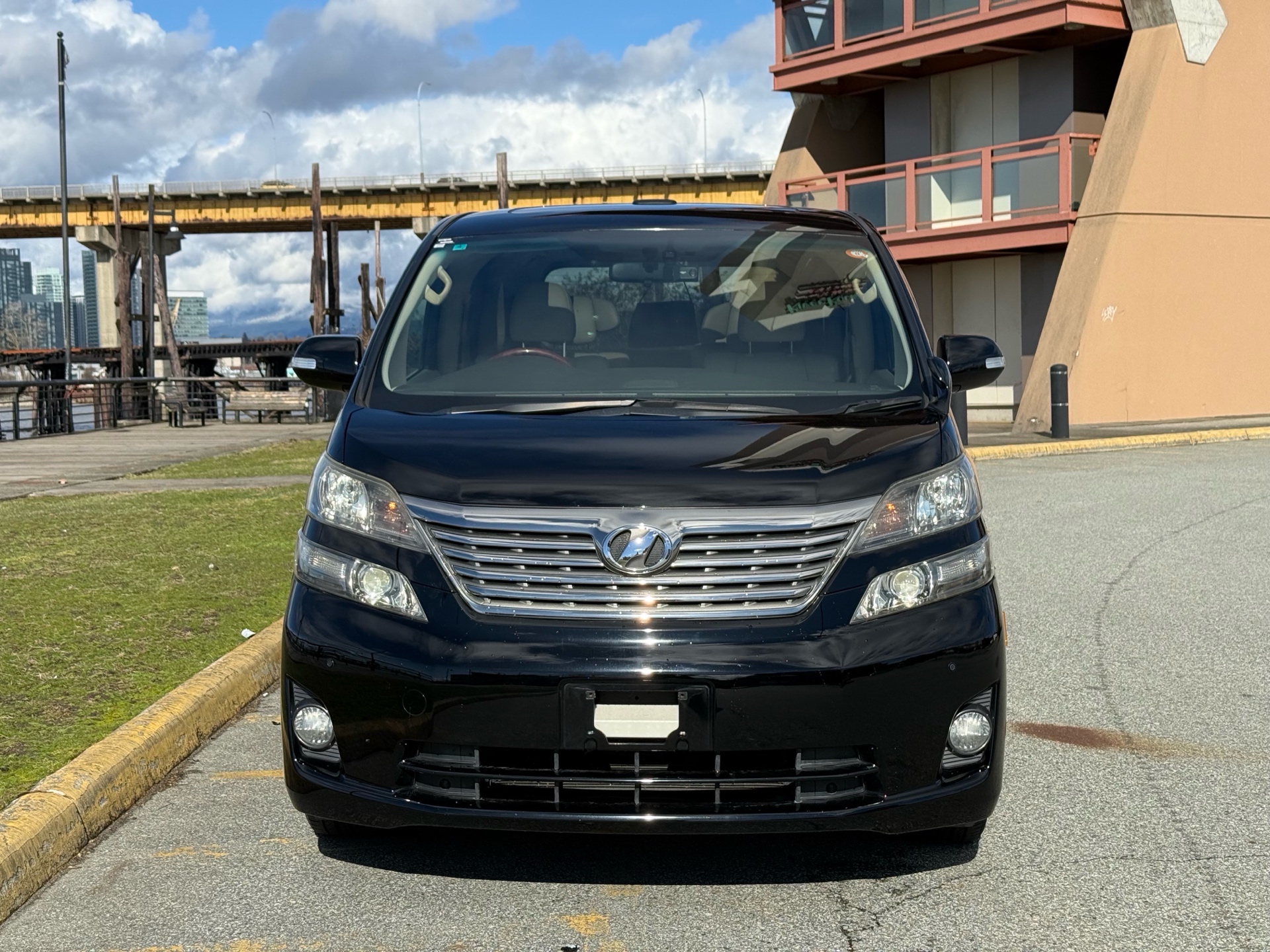 Vehicle photo 2