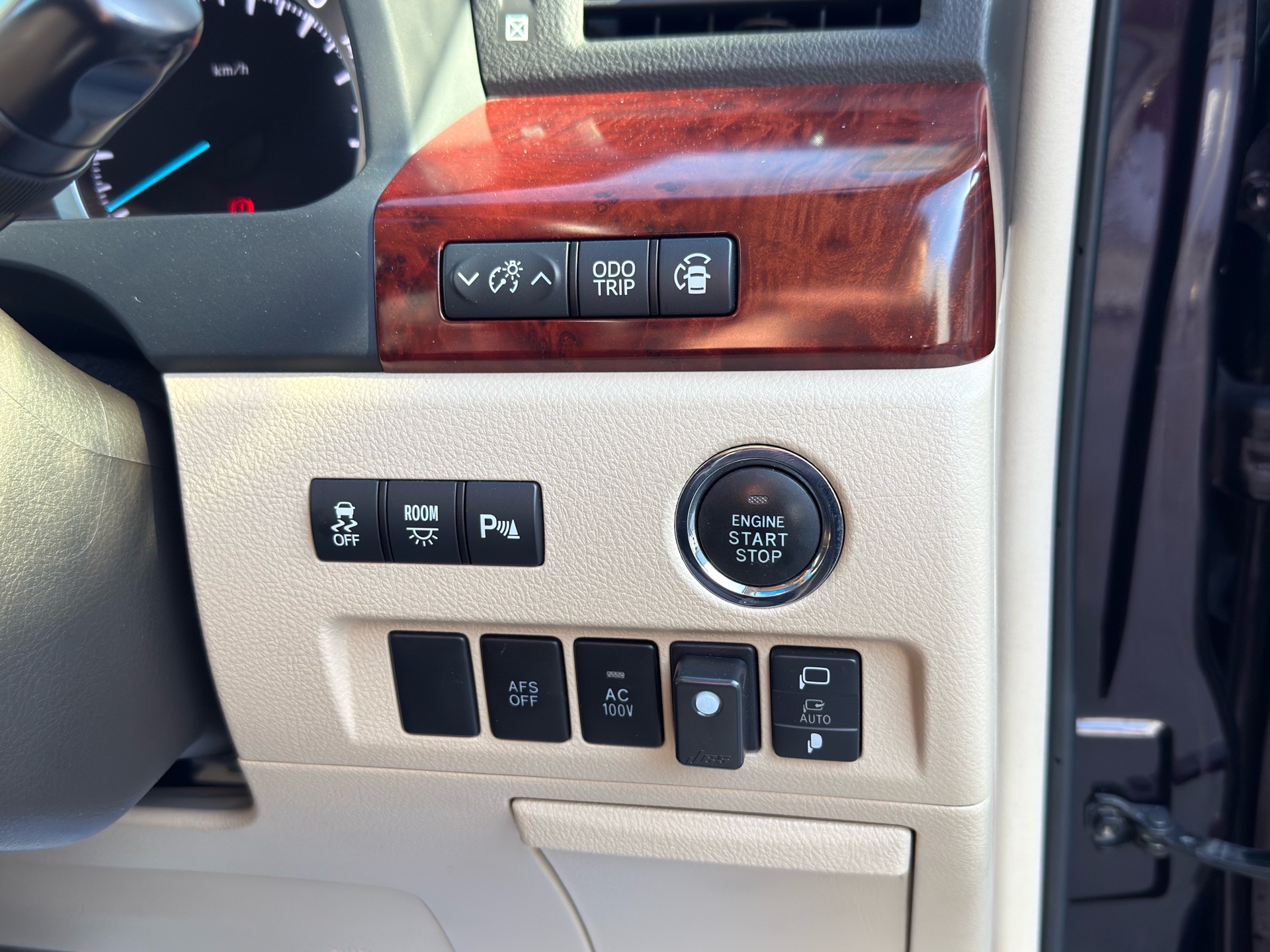 Vehicle photo 13
