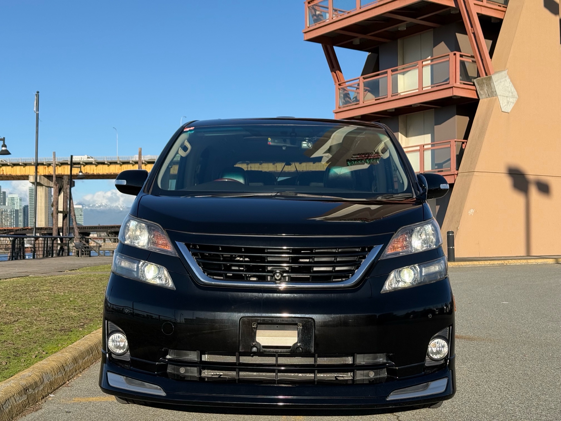 Vehicle photo 2