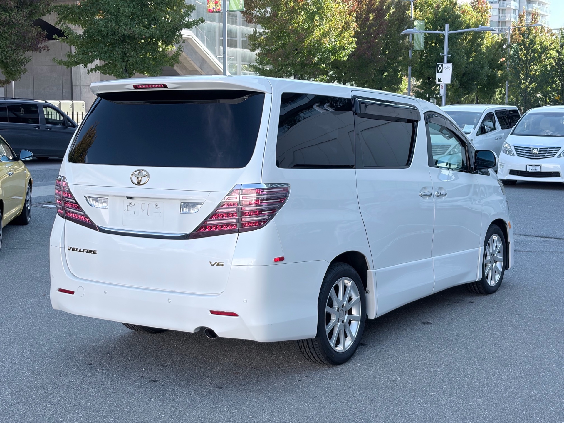 Vehicle photo 7