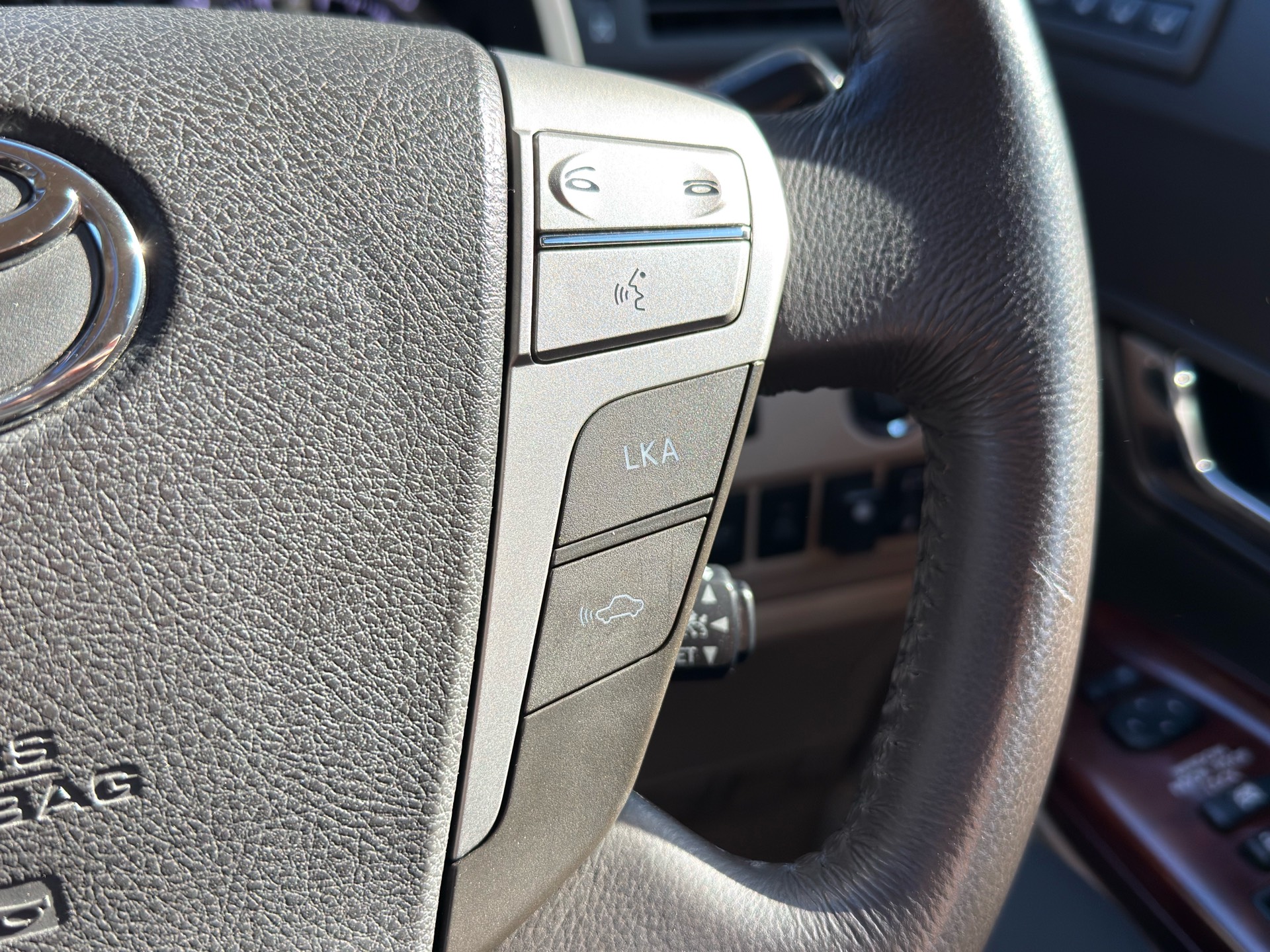 Vehicle photo 12