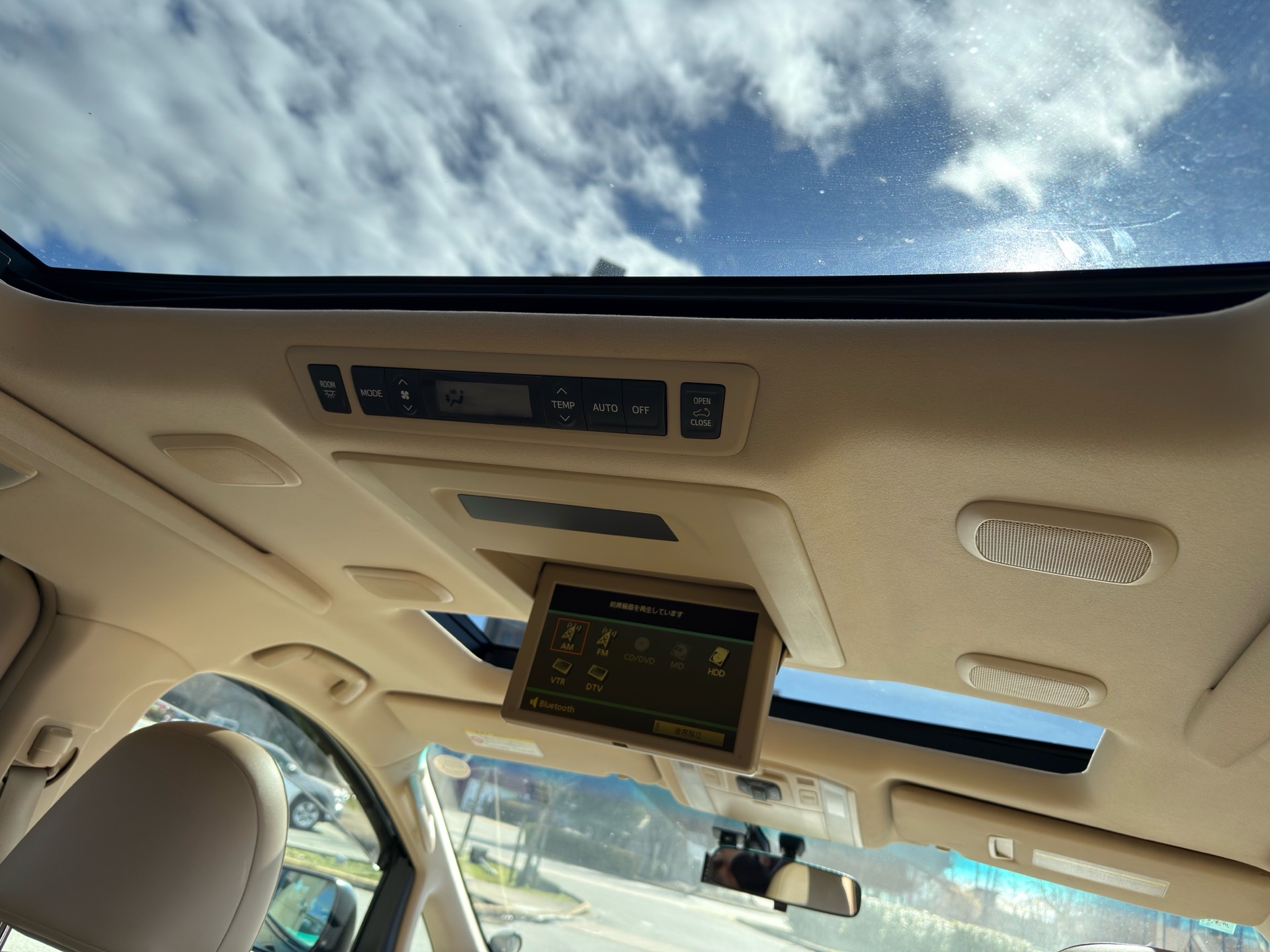 Vehicle photo 16