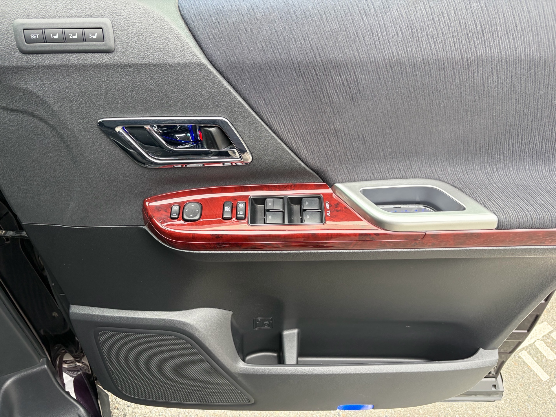 Vehicle photo 15