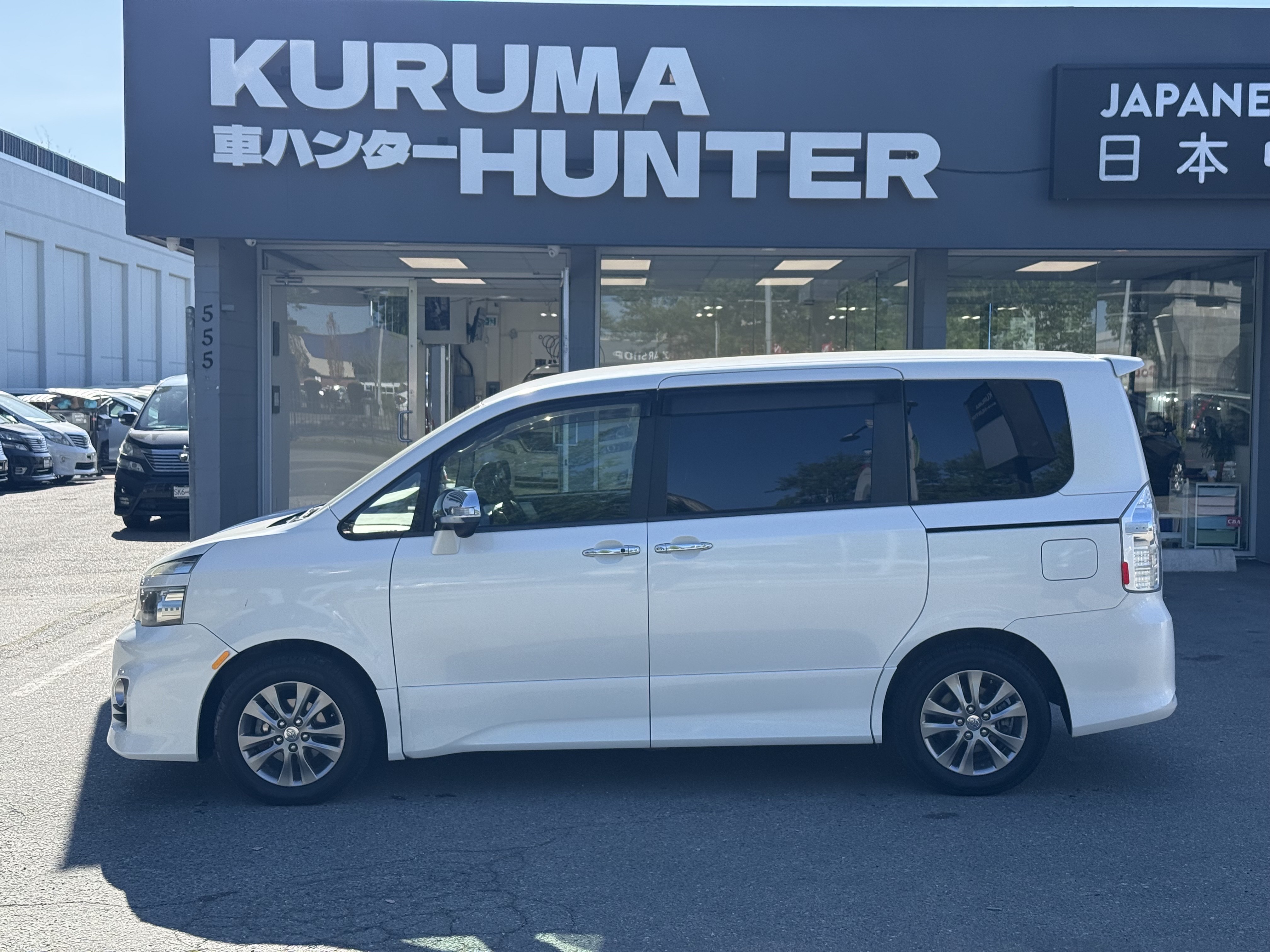 Vehicle photo 3