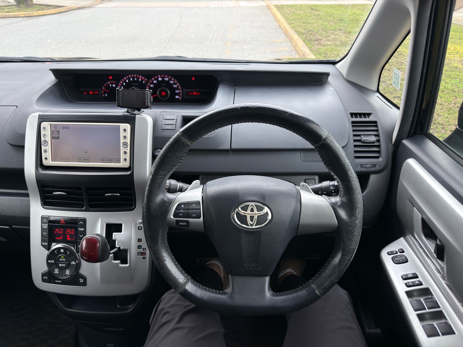 Vehicle photo 6