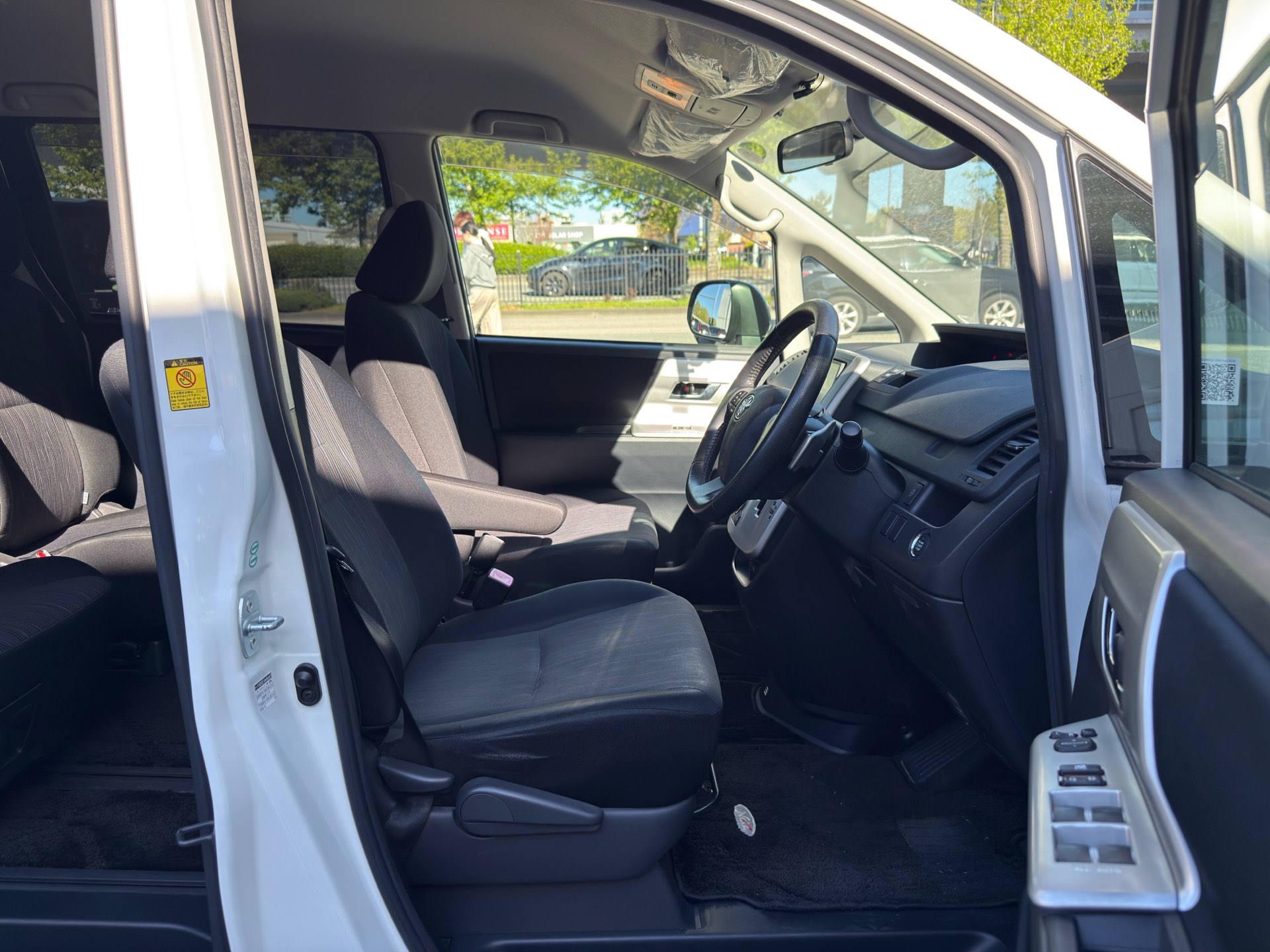 Vehicle photo 10